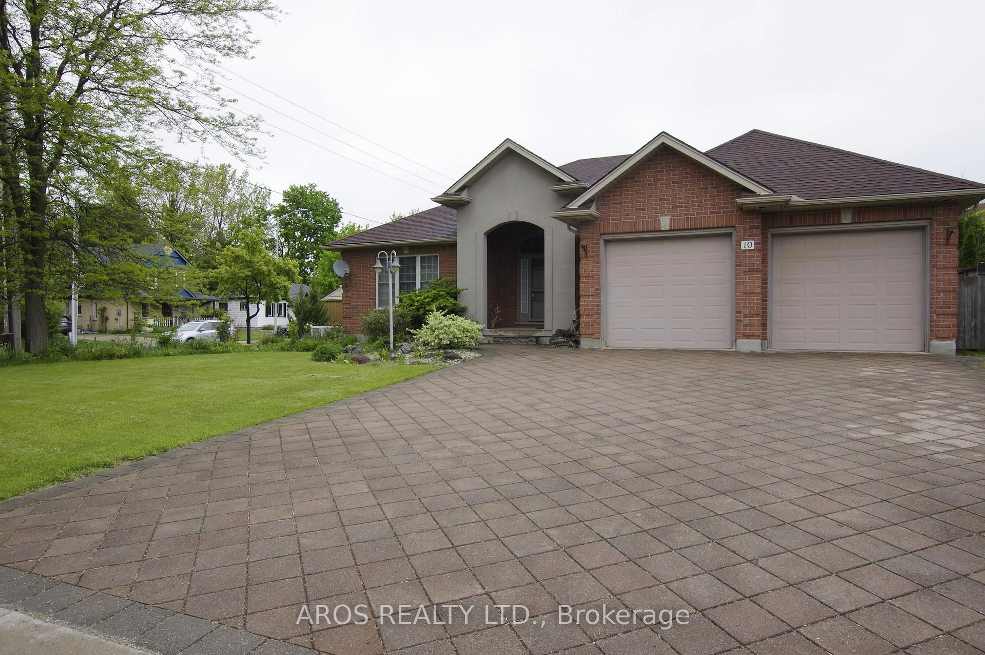 Home with brick exterior material, water/lake/river/ocean view for 10 Prince Of Wales Gate, London North Ontario N6H 5M3