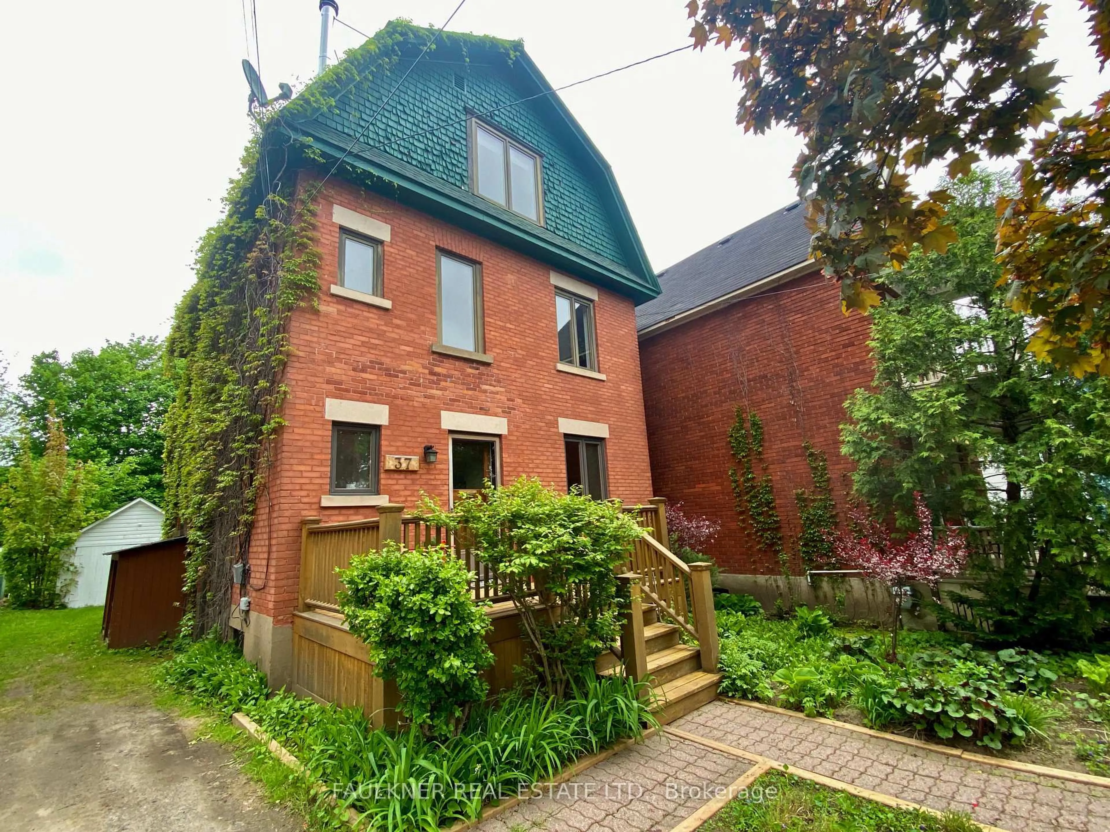 Home with brick exterior material, building for 37 Craig St, Ottawa Ontario K1S 4B6