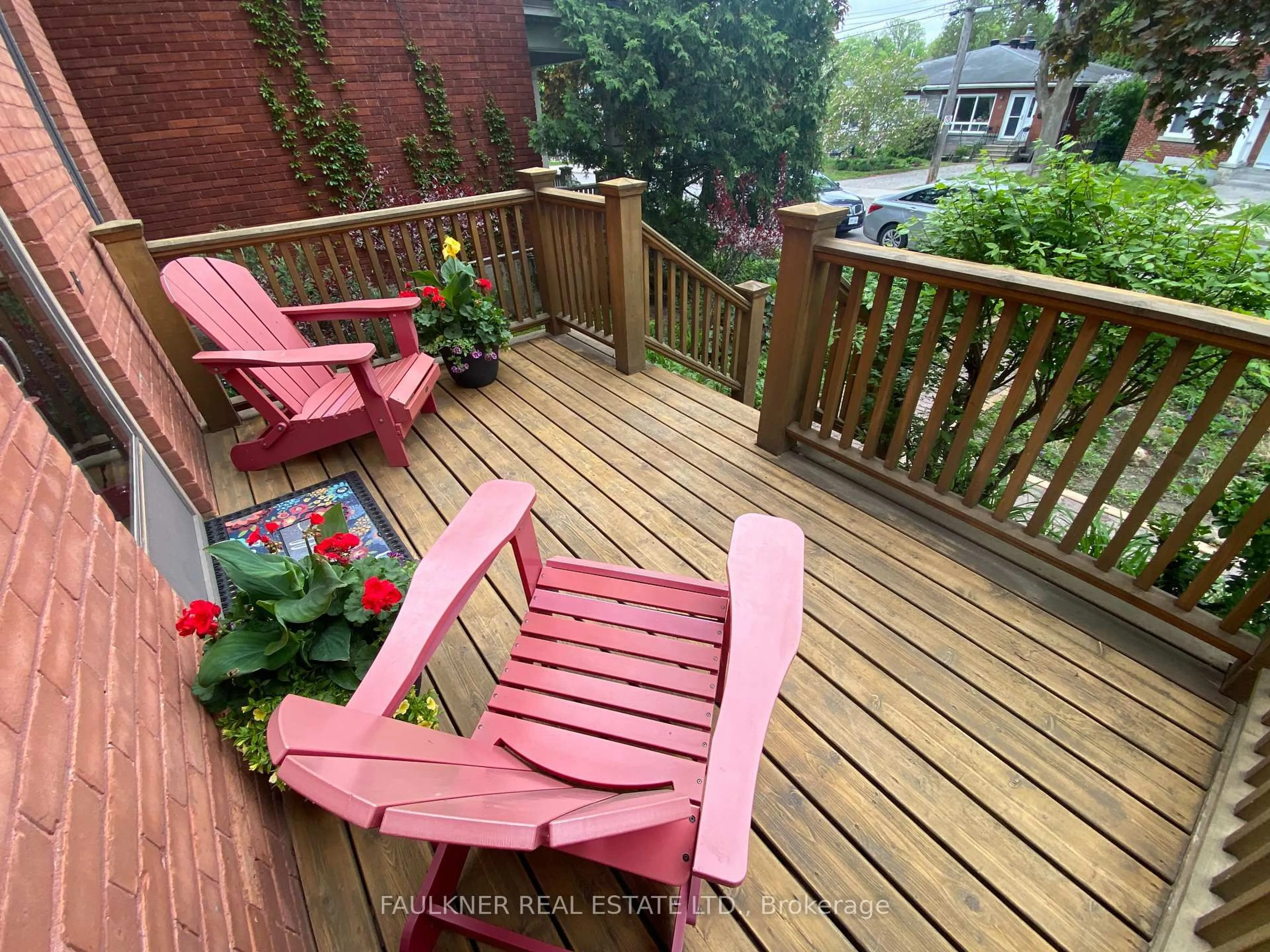 Patio, street for 37 Craig St, Ottawa Ontario K1S 4B6