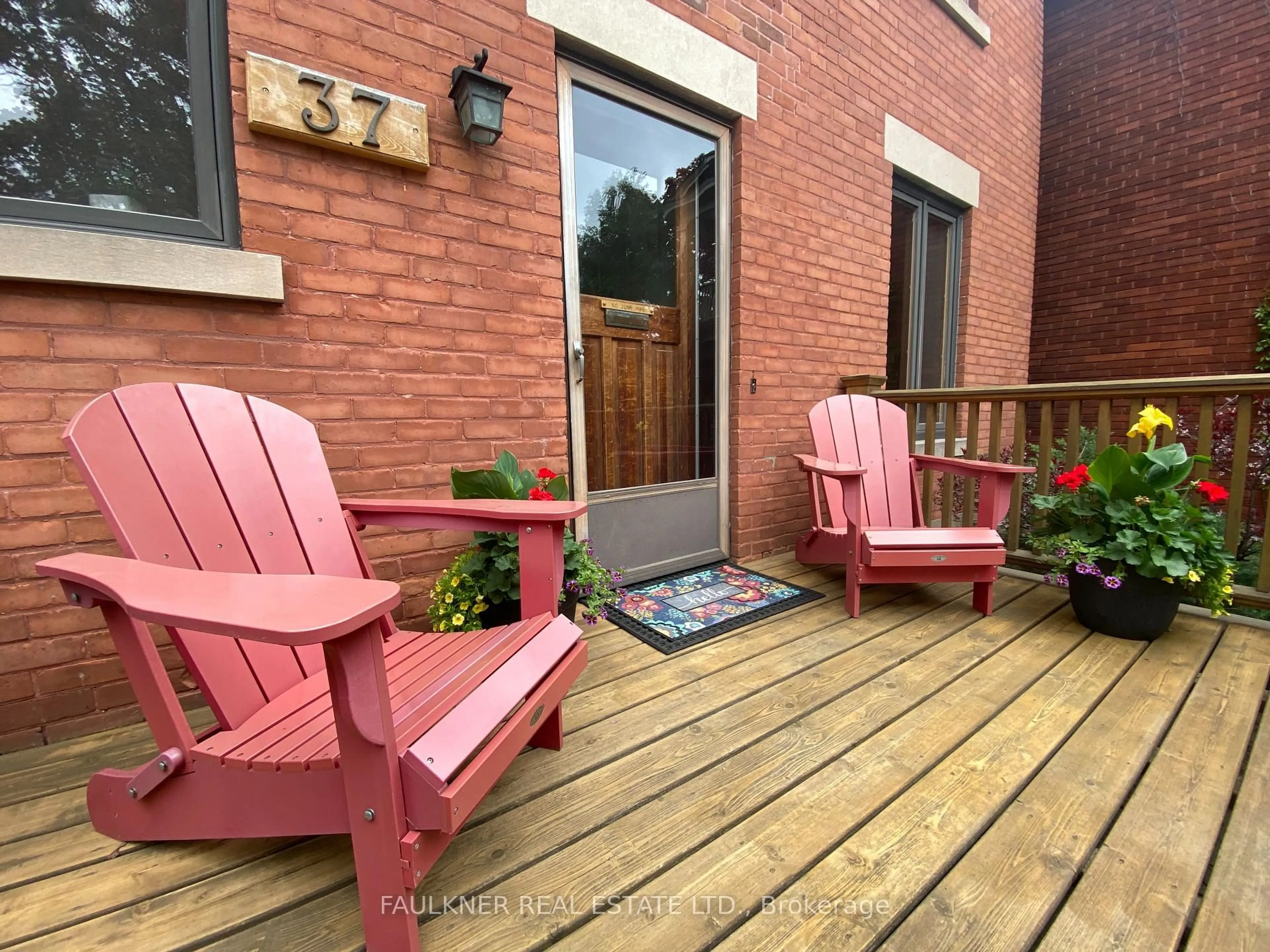 Patio, street for 37 Craig St, Ottawa Ontario K1S 4B6