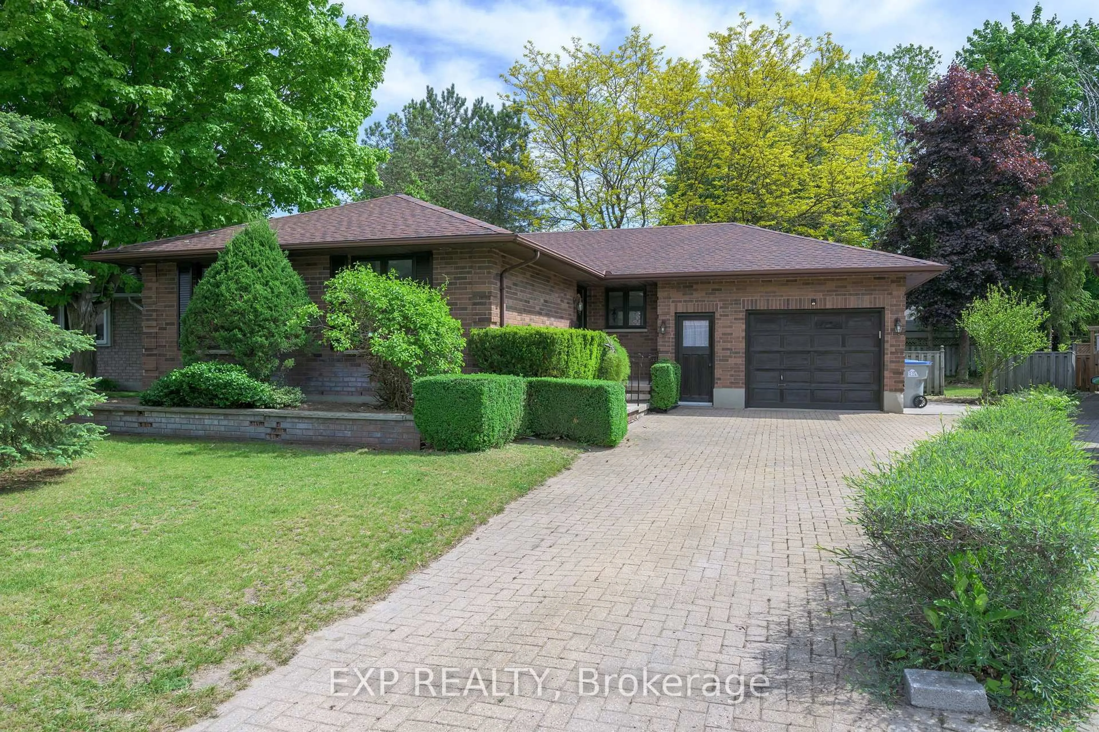 Home with brick exterior material, street for 20 Heritage Crt, Strathroy-Caradoc Ontario N7G 3Y6