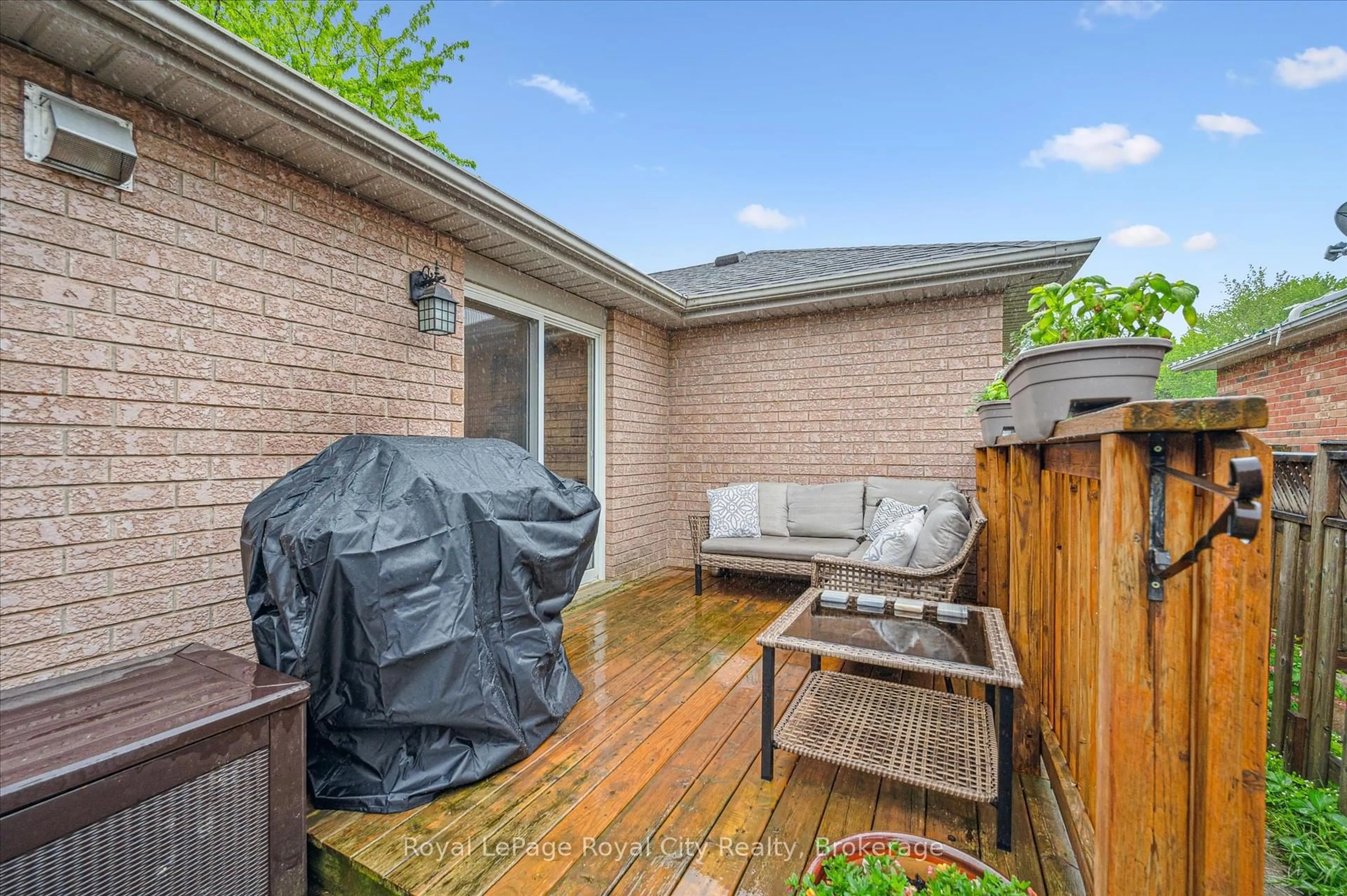 Patio, street for 754 Victoria Terr, Centre Wellington Ontario N1M 3L5