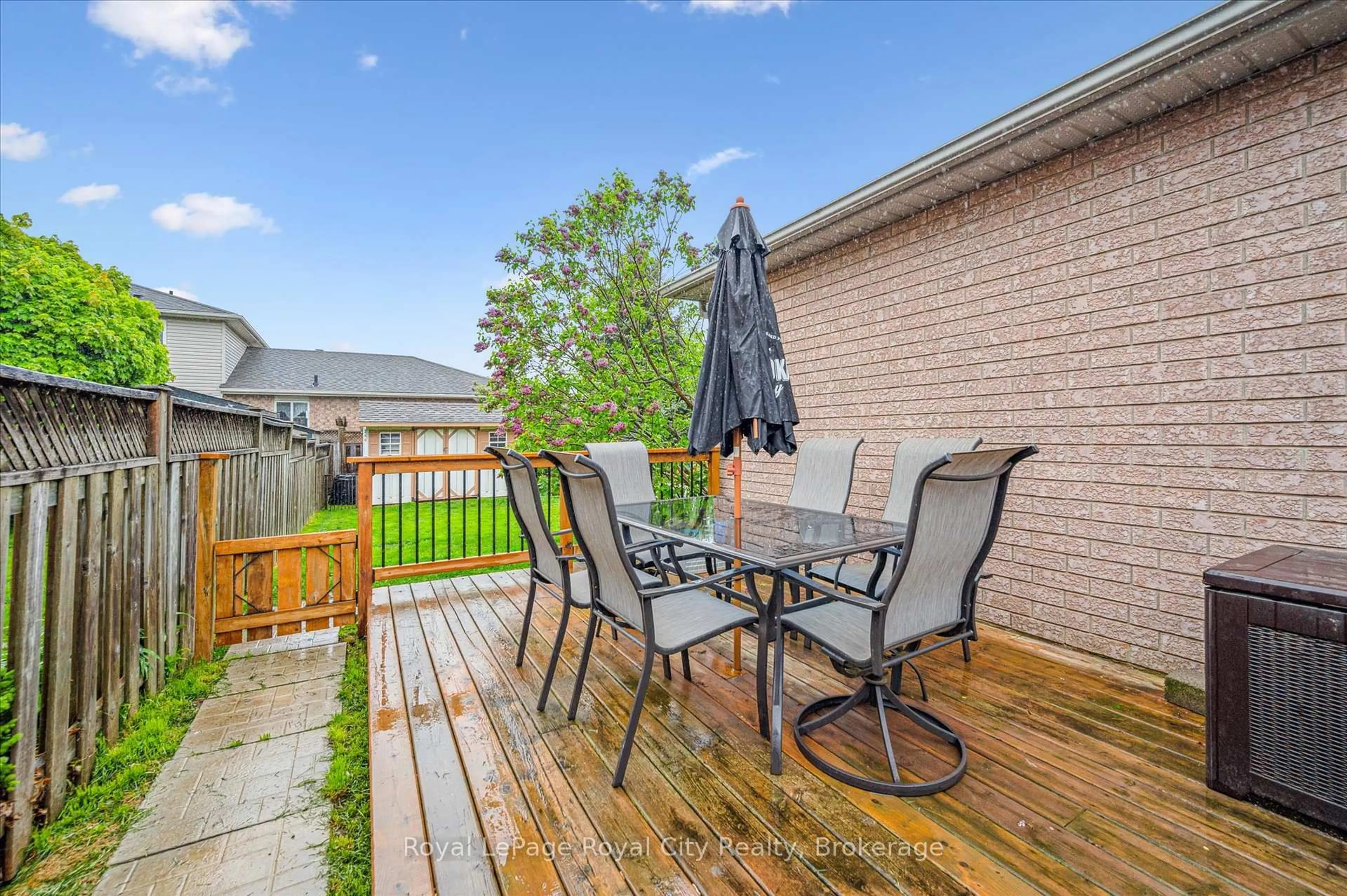 Patio, unknown for 754 Victoria Terr, Centre Wellington Ontario N1M 3L5