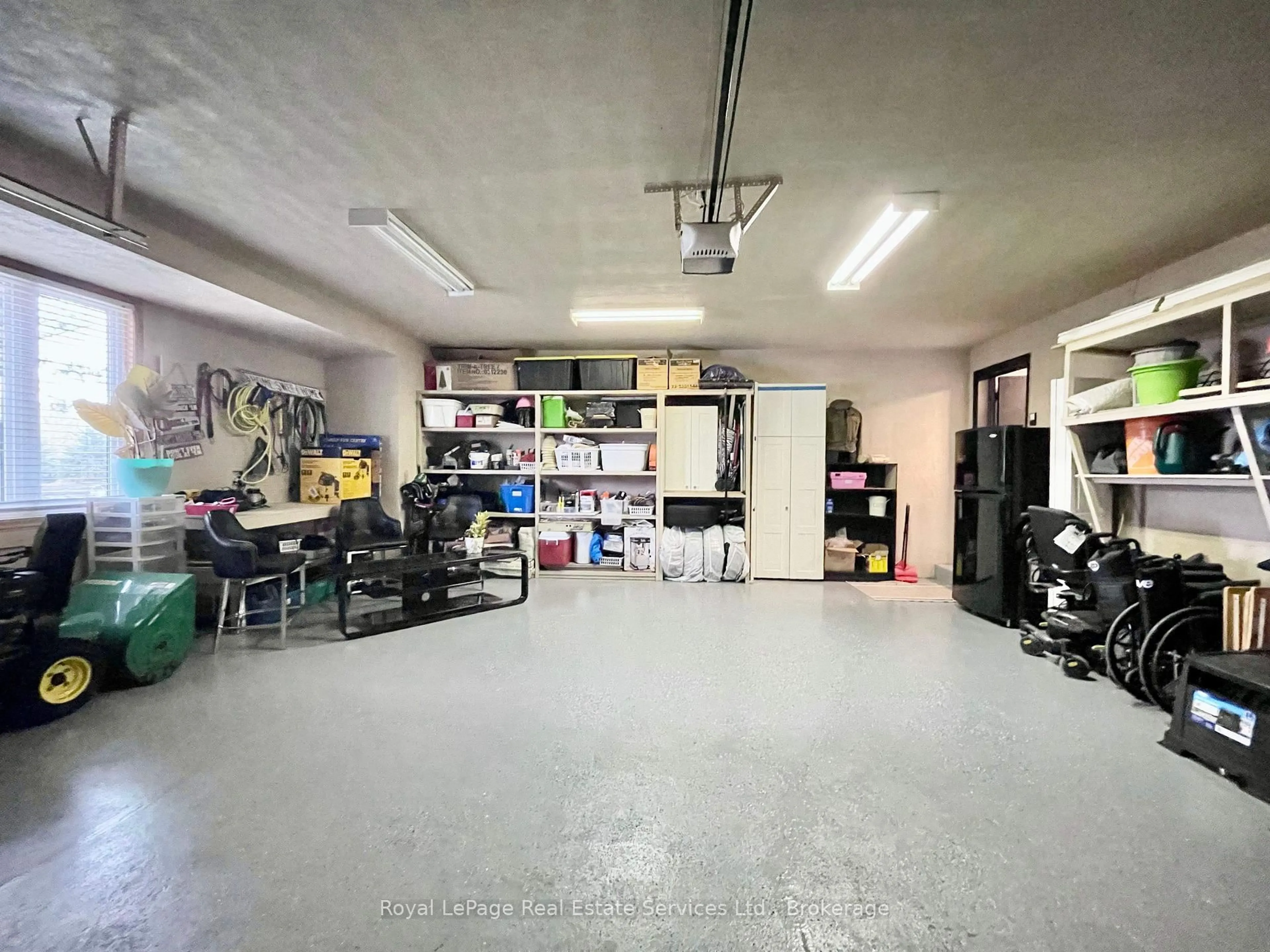 Indoor garage for 184 Dundas St, Hamilton Ontario L8N 2Z7