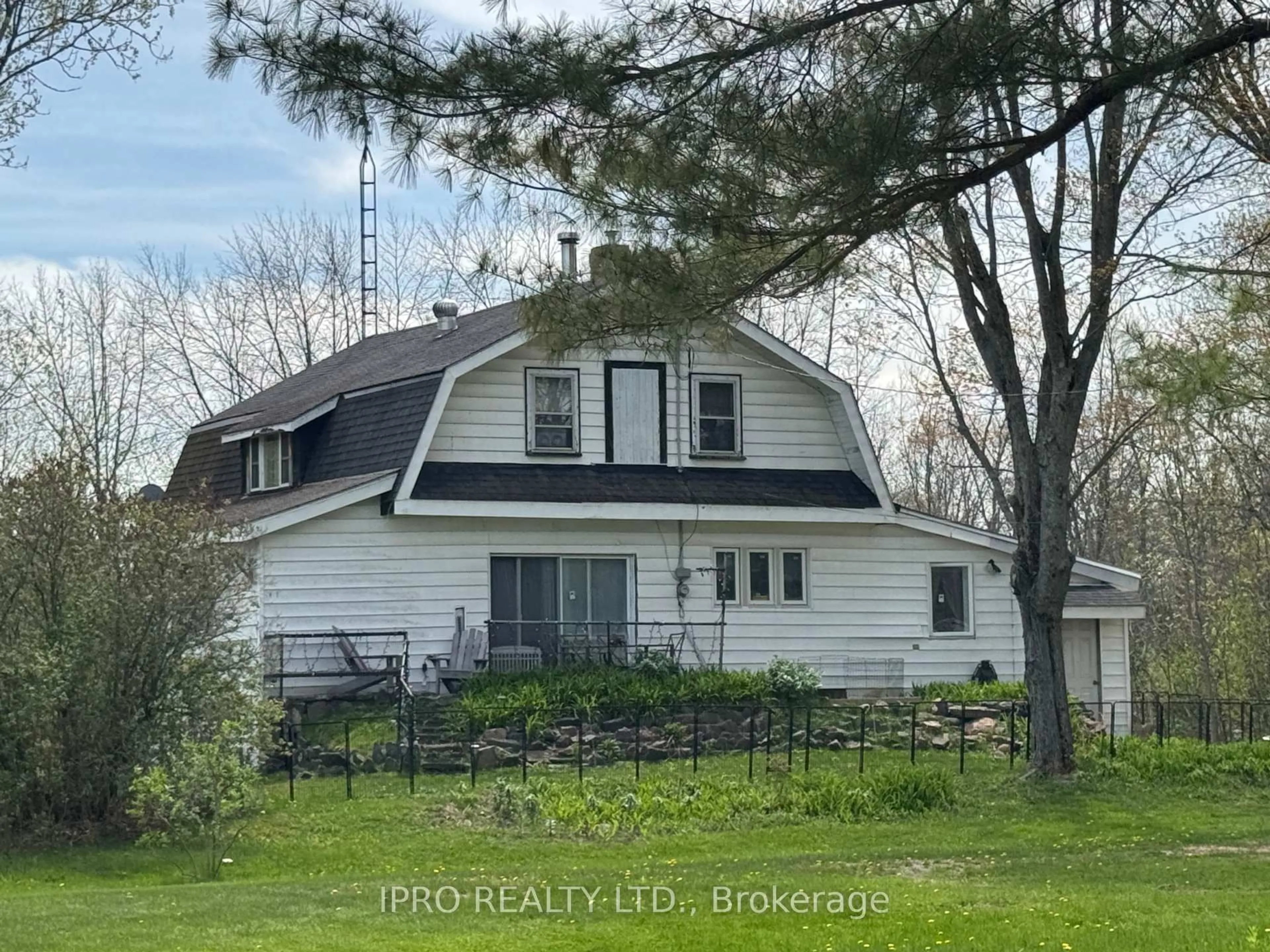 A pic from outside/outdoor area/front of a property/back of a property/a pic from drone, street for 61 Leduc Lane, Georgian Bay Ontario L0K 1S0