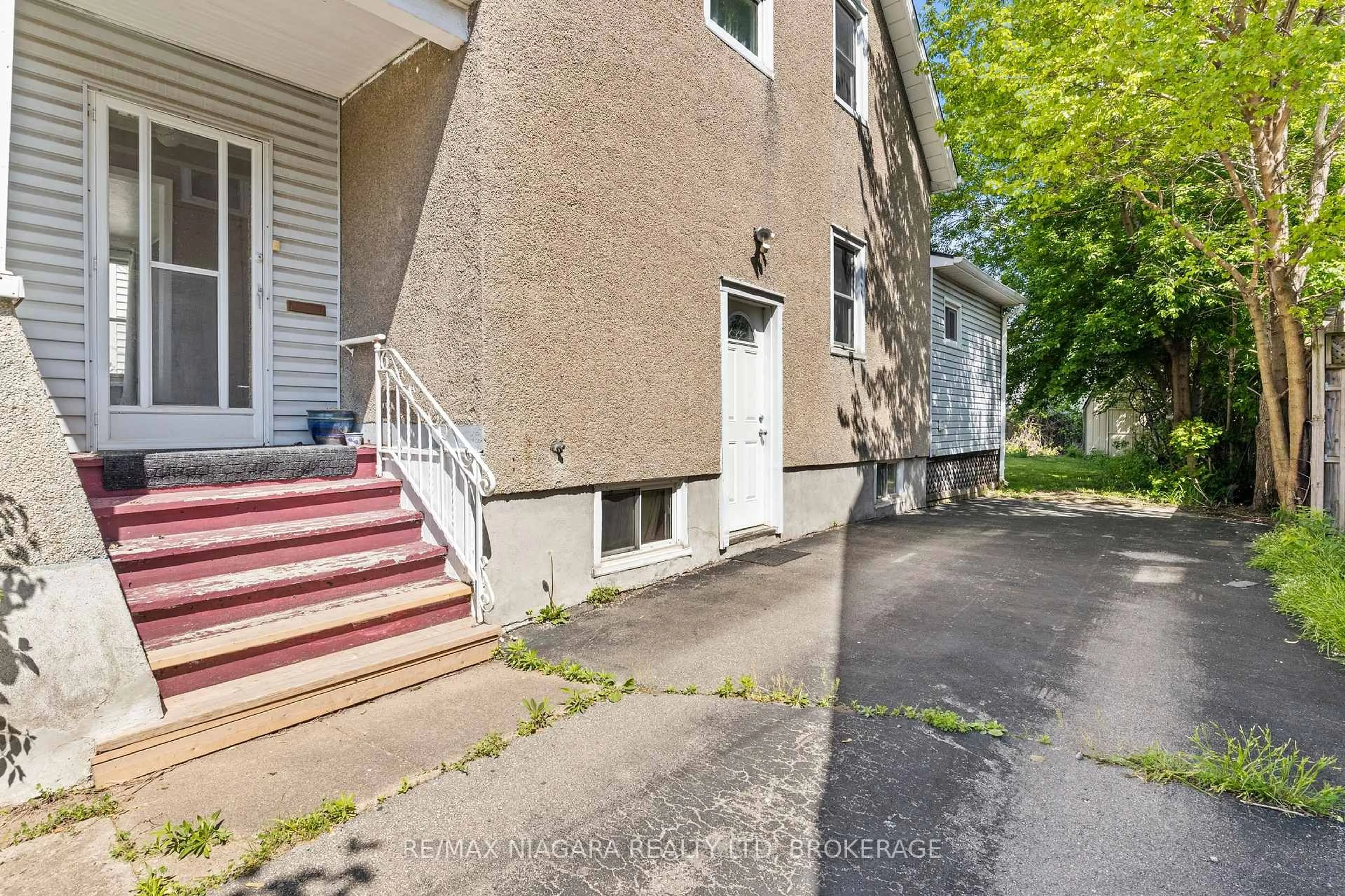 Unknown for 5419 Maple St, Niagara Falls Ontario L2E 2N9