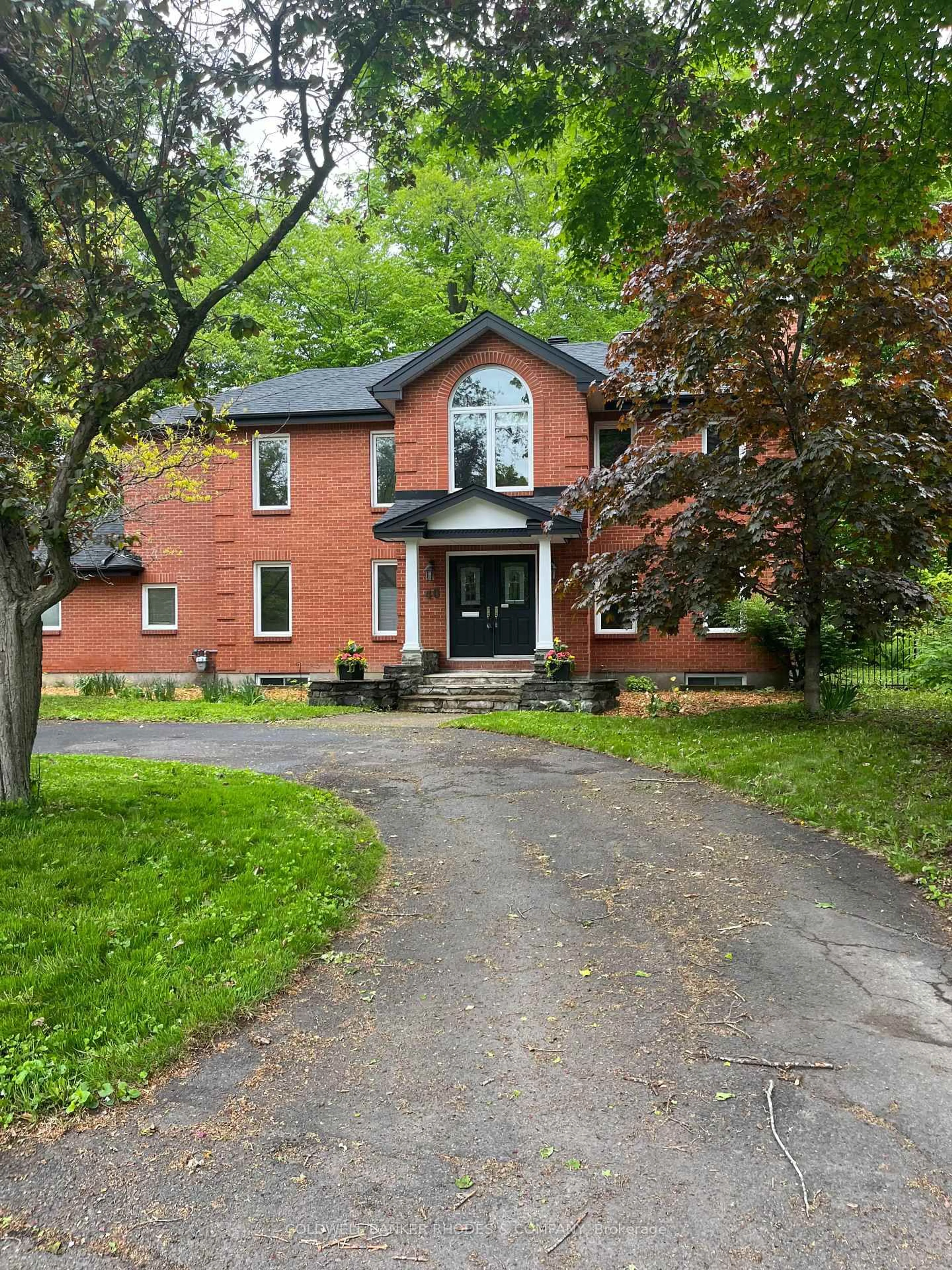 Home with brick exterior material, street for 40 Blue Heron Crt, Ottawa Ontario K1L 8J7
