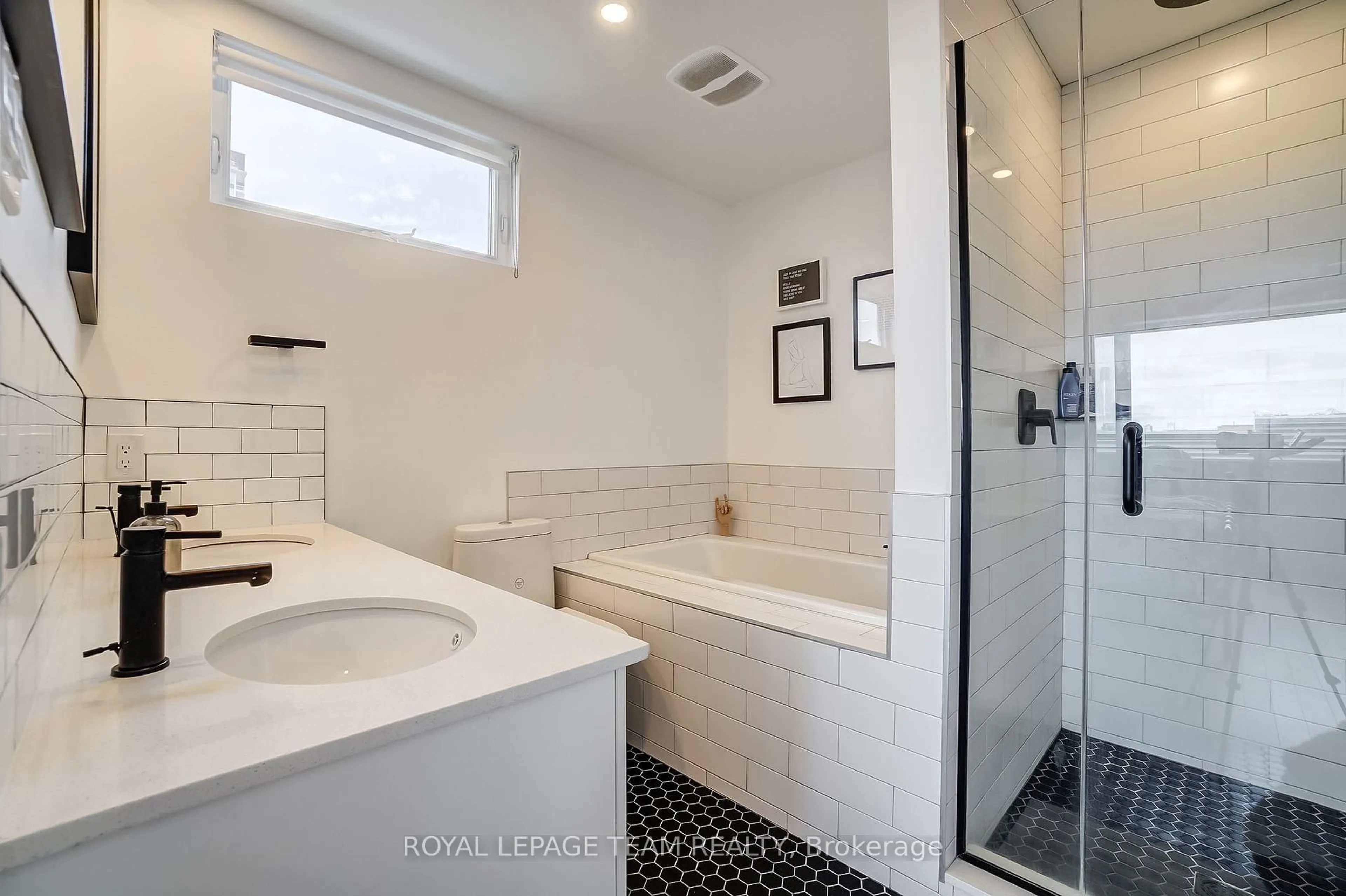 Contemporary bathroom, ceramic/tile floor for 123-125 Carruthers Ave, Ottawa Ontario K1Y 1N4