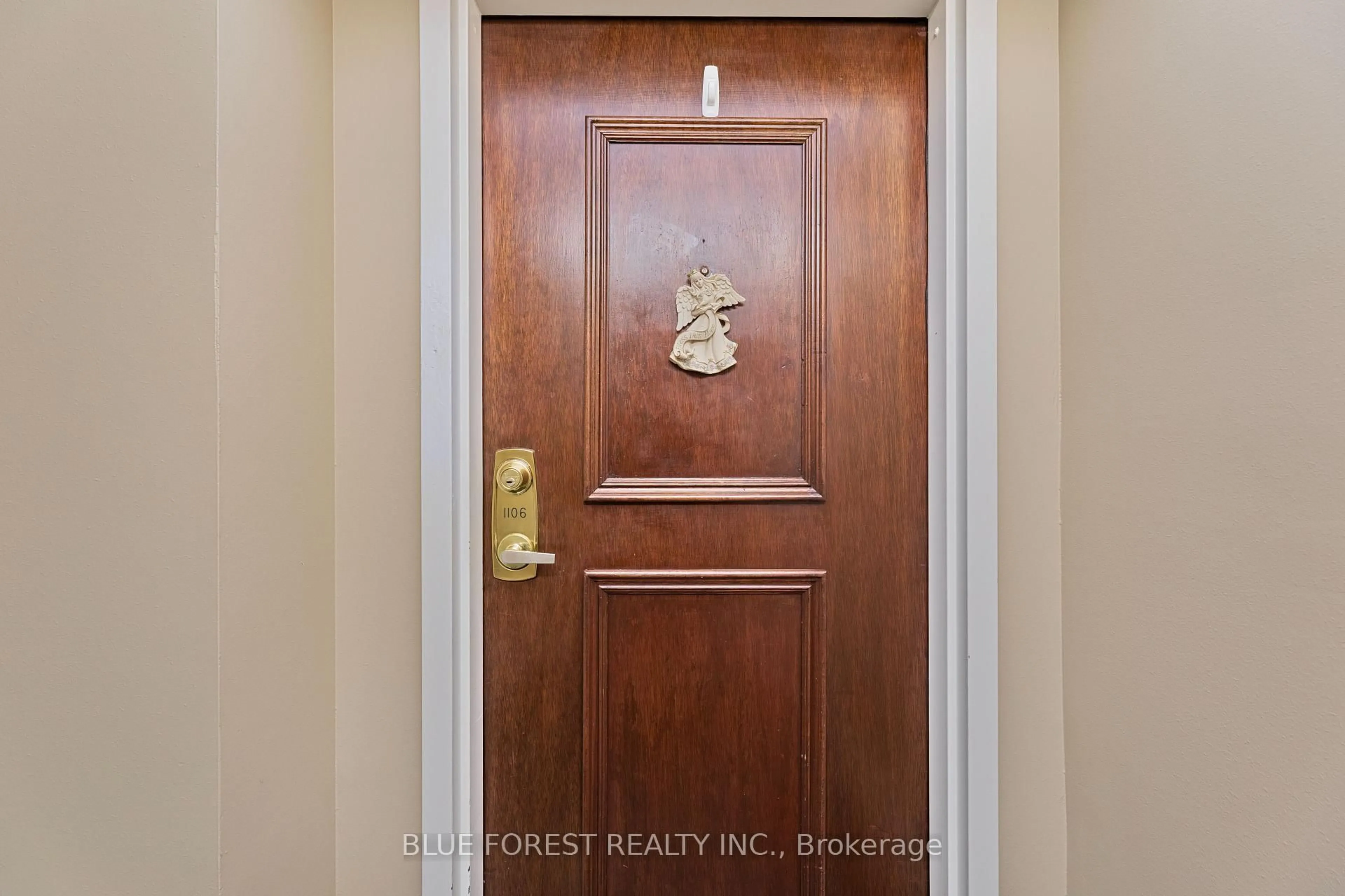 Indoor entryway for 744 Wonderland Rd #1106, London South Ontario N6K 4K3