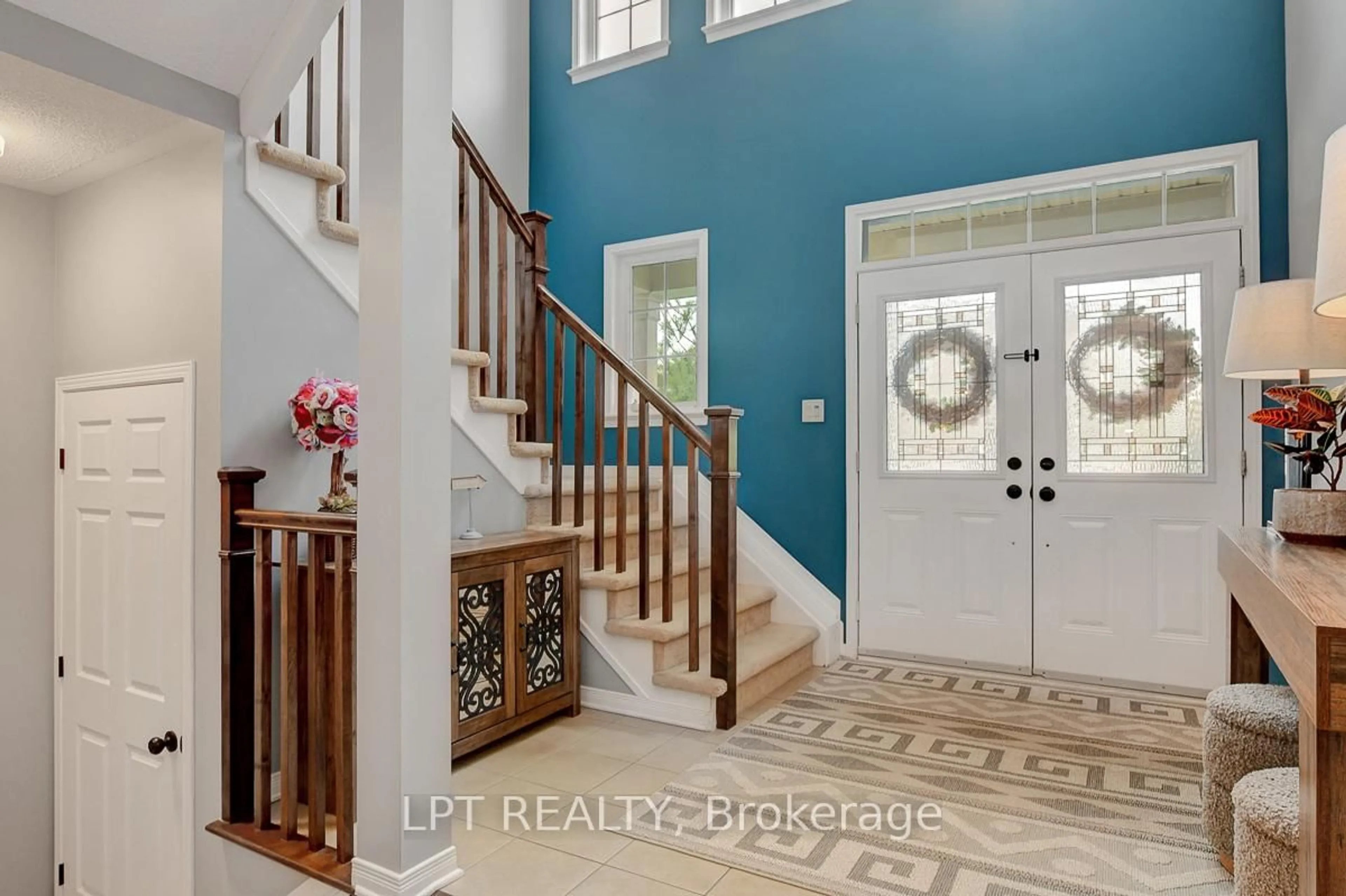 Indoor entryway for 345 Eckerson Ave, Ottawa Ontario K2S 0K9