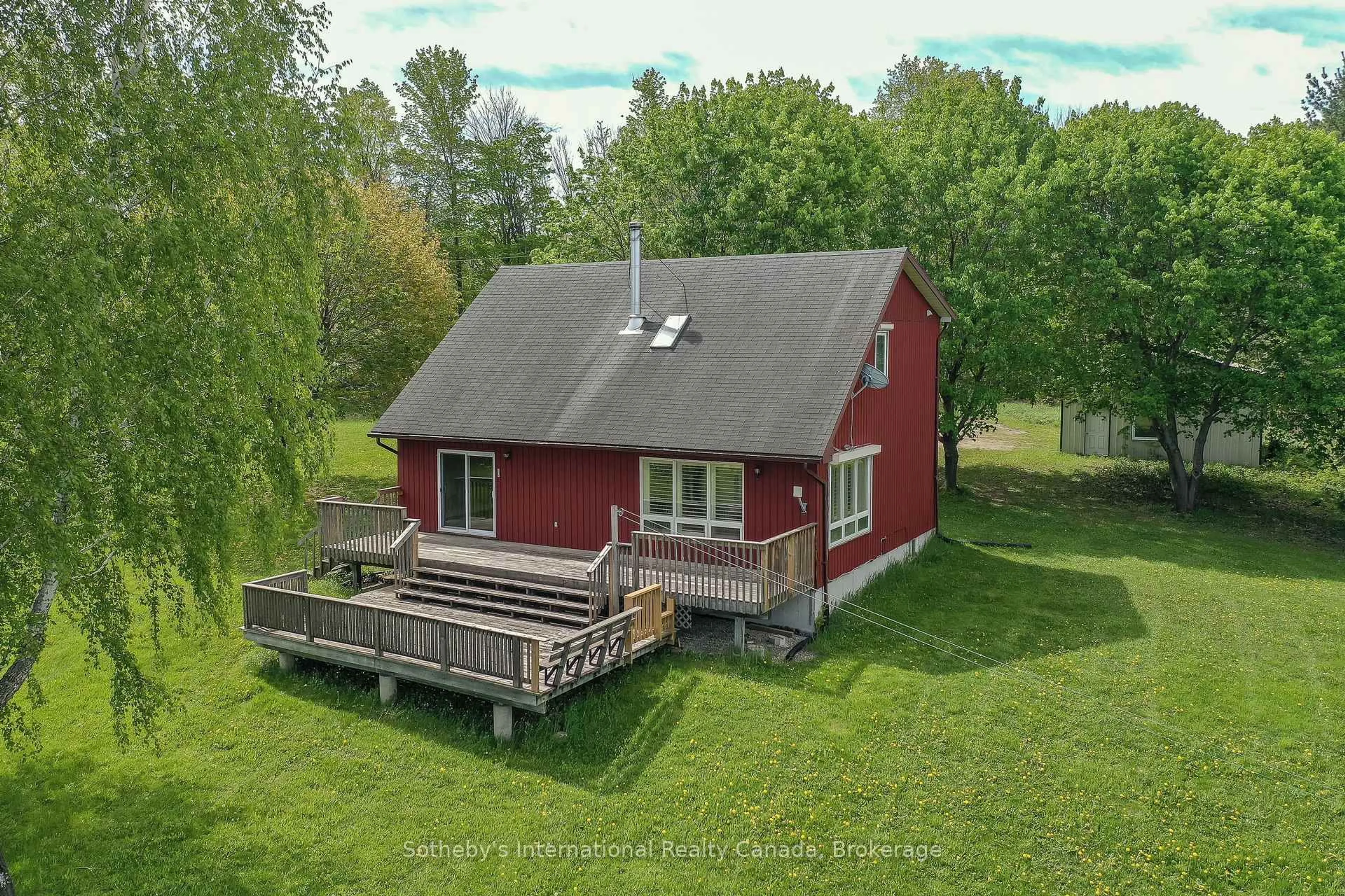 A pic from outside/outdoor area/front of a property/back of a property/a pic from drone, building for 608173 12th Sdrd, Blue Mountains Ontario N0H 1J0