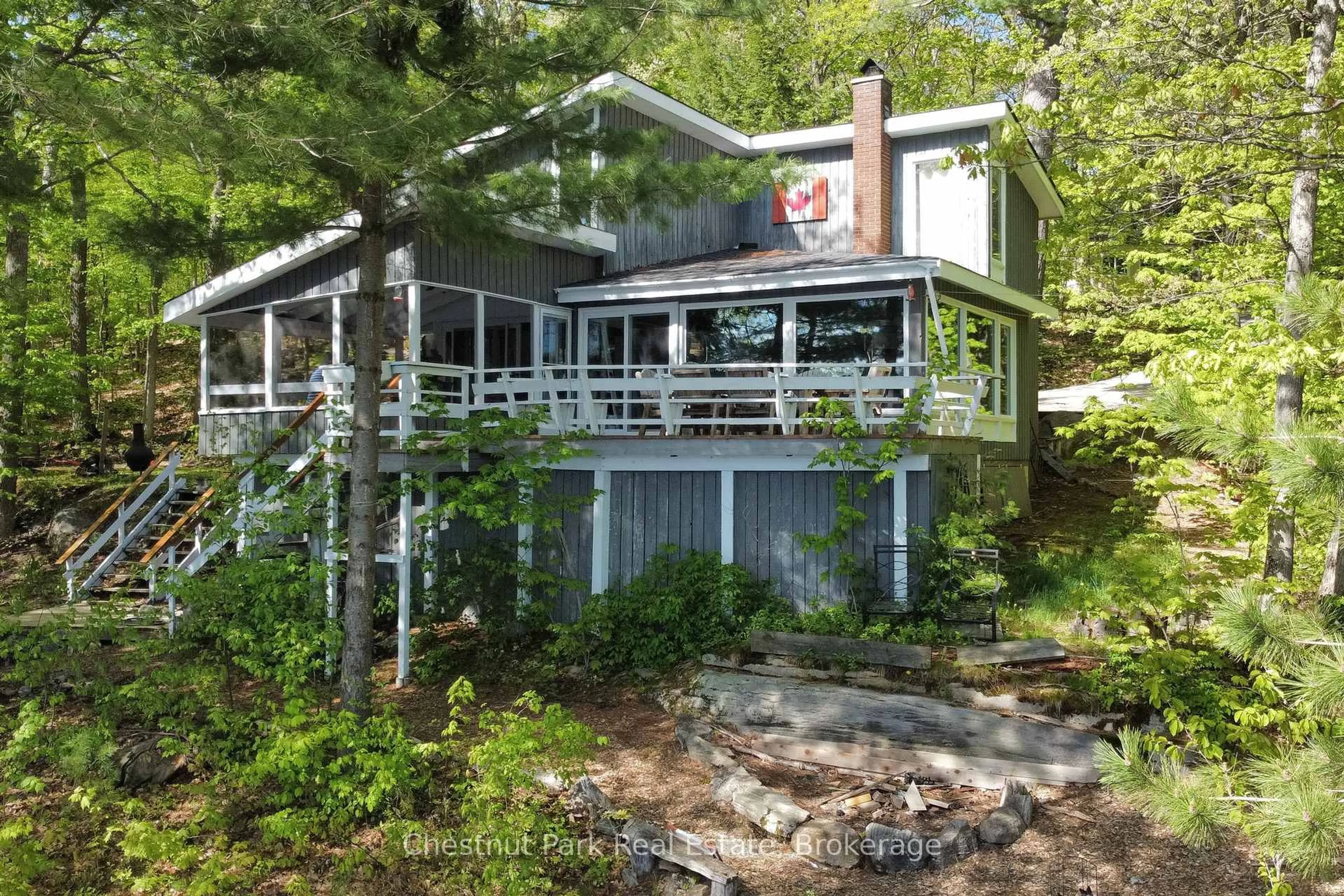 Home with vinyl exterior material, water/lake/river/ocean view for 1066 Apiary Rd, Muskoka Lakes Ontario P0B 1J0