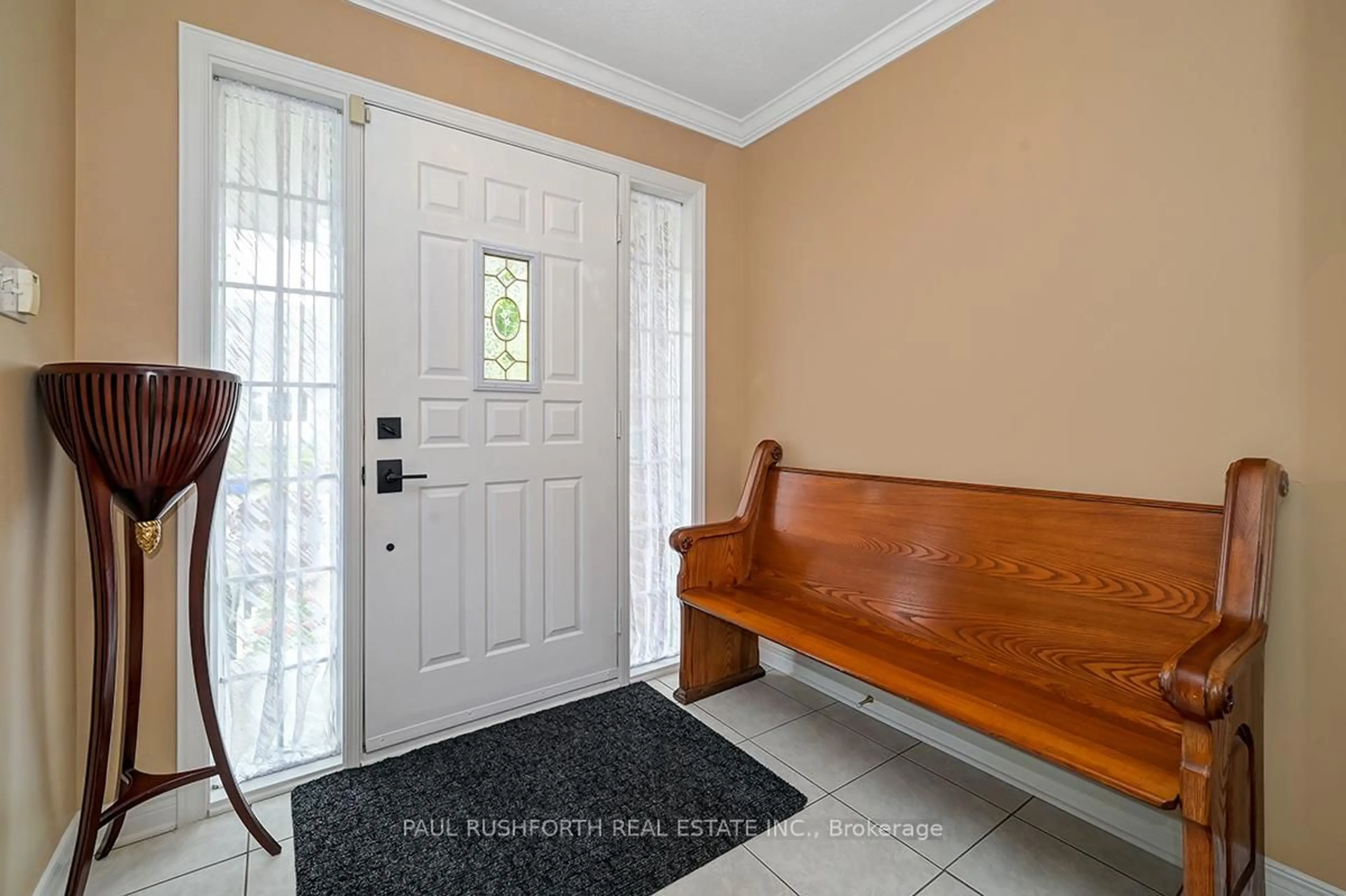 Indoor entryway for 1248 Anoka St, Ottawa Ontario K1V 6C6