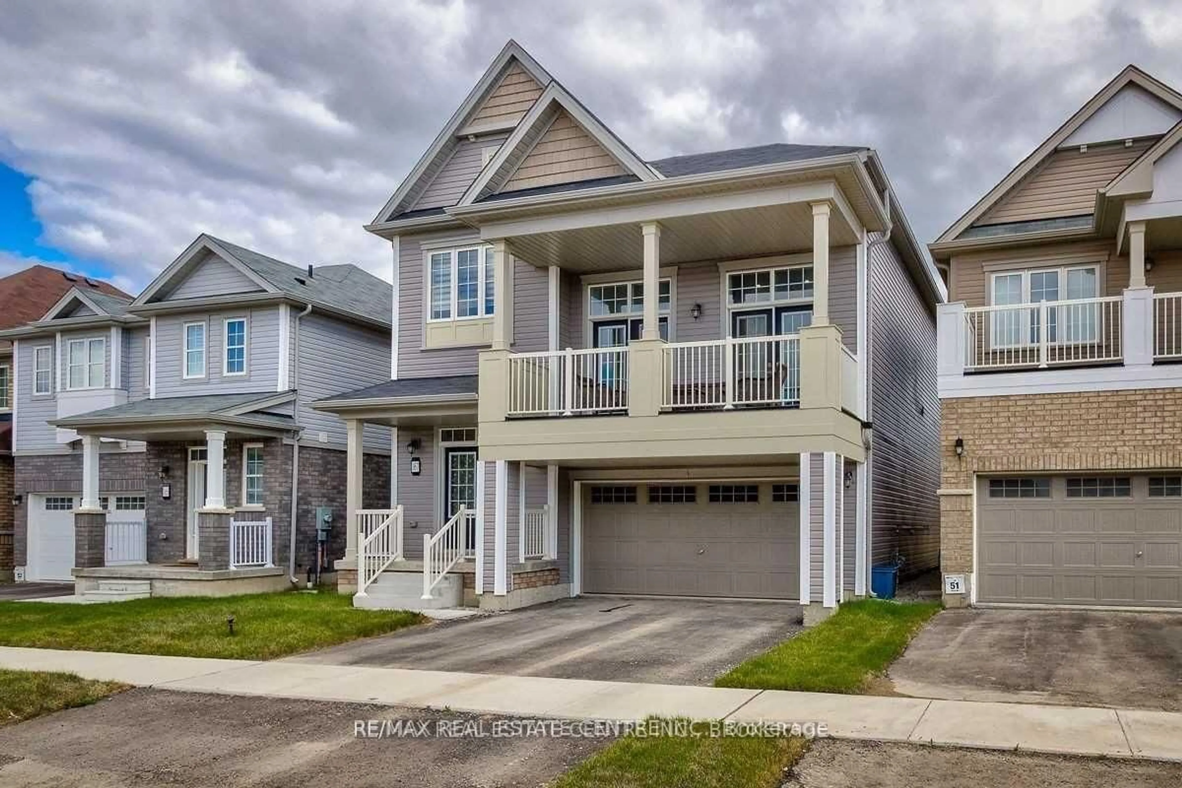 Home with vinyl exterior material, street for 167 Longboat Run Way, Brantford Ontario N3T 0R9