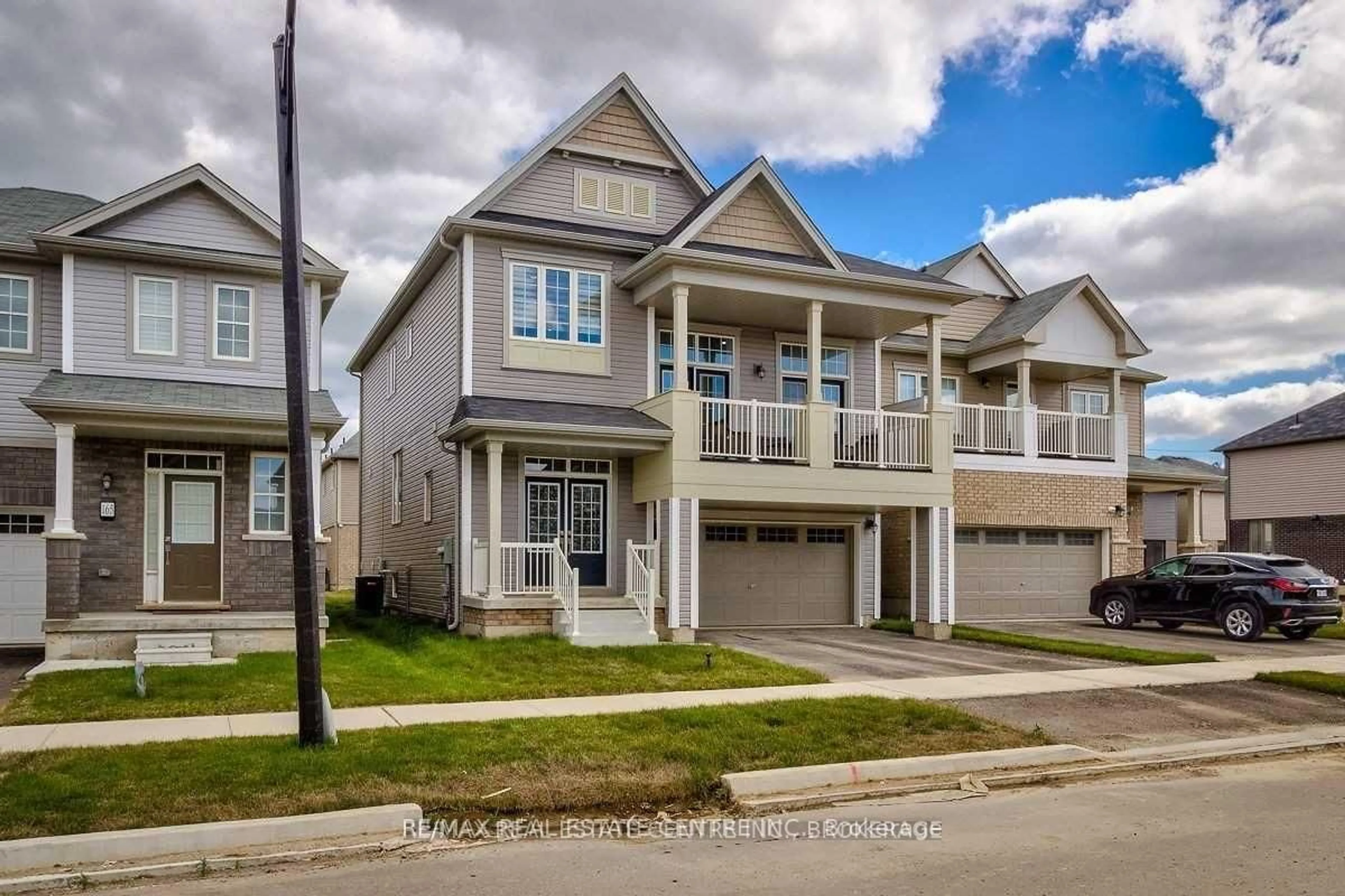 Home with vinyl exterior material, street for 167 Longboat Run Way, Brantford Ontario N3T 0R9