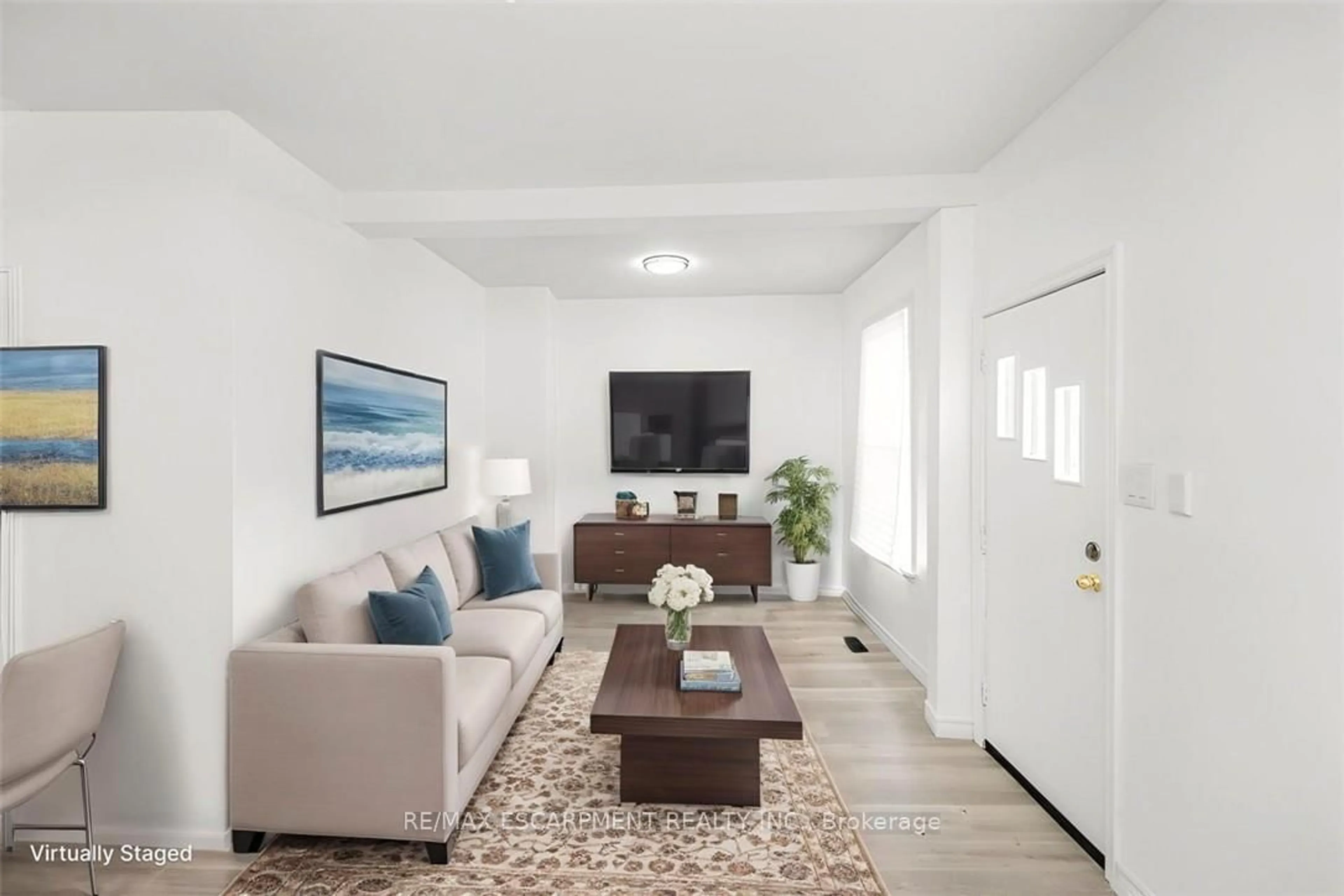 Living room with furniture, unknown for 61 Primrose Ave, Hamilton Ontario L8L 2K9