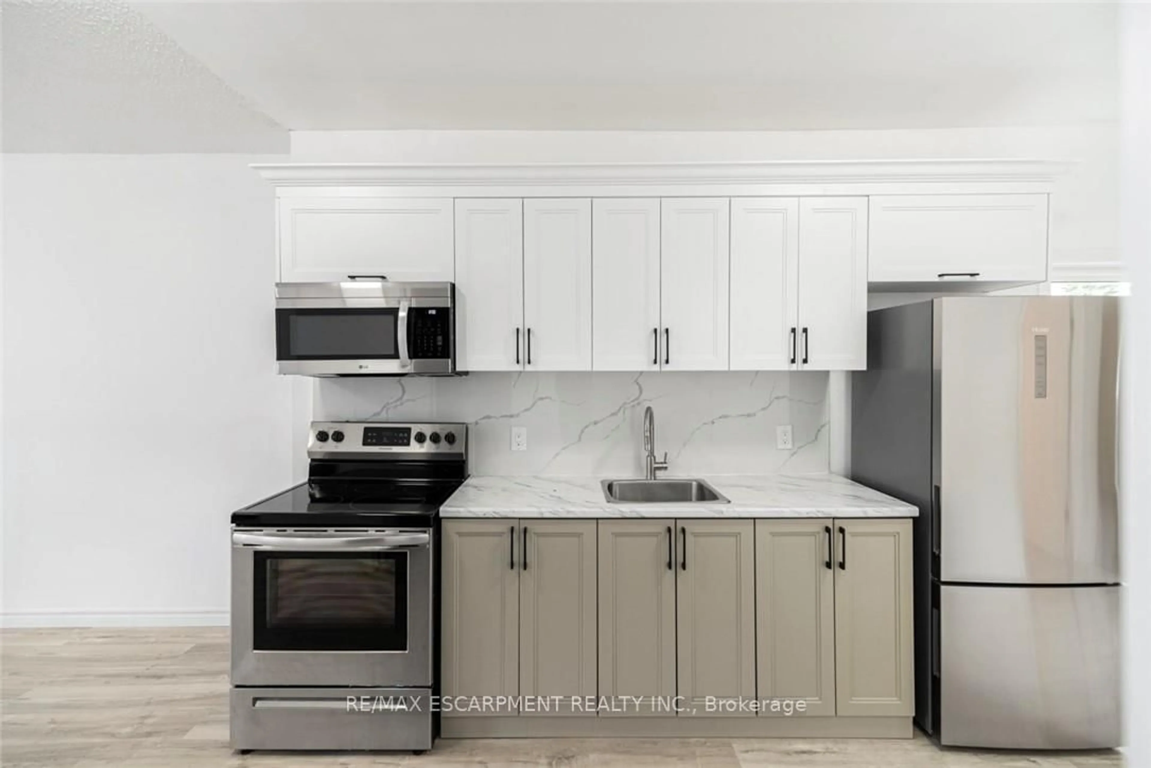Standard kitchen, unknown for 61 Primrose Ave, Hamilton Ontario L8L 2K9