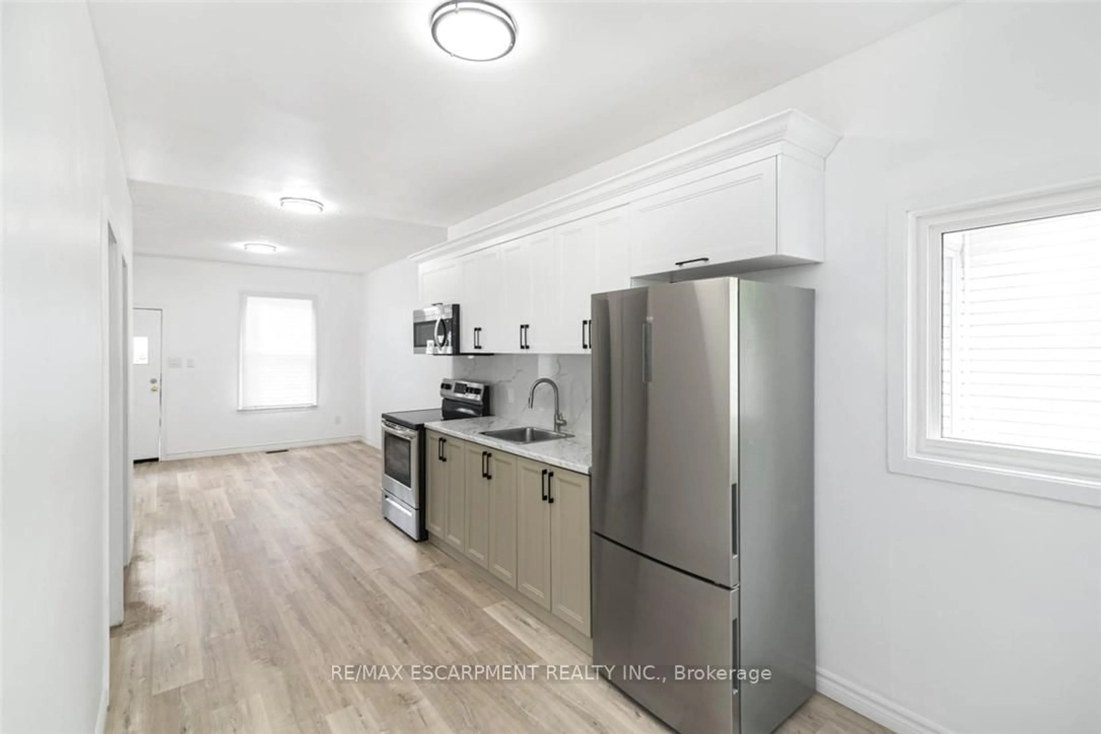 Standard kitchen, unknown for 61 Primrose Ave, Hamilton Ontario L8L 2K9