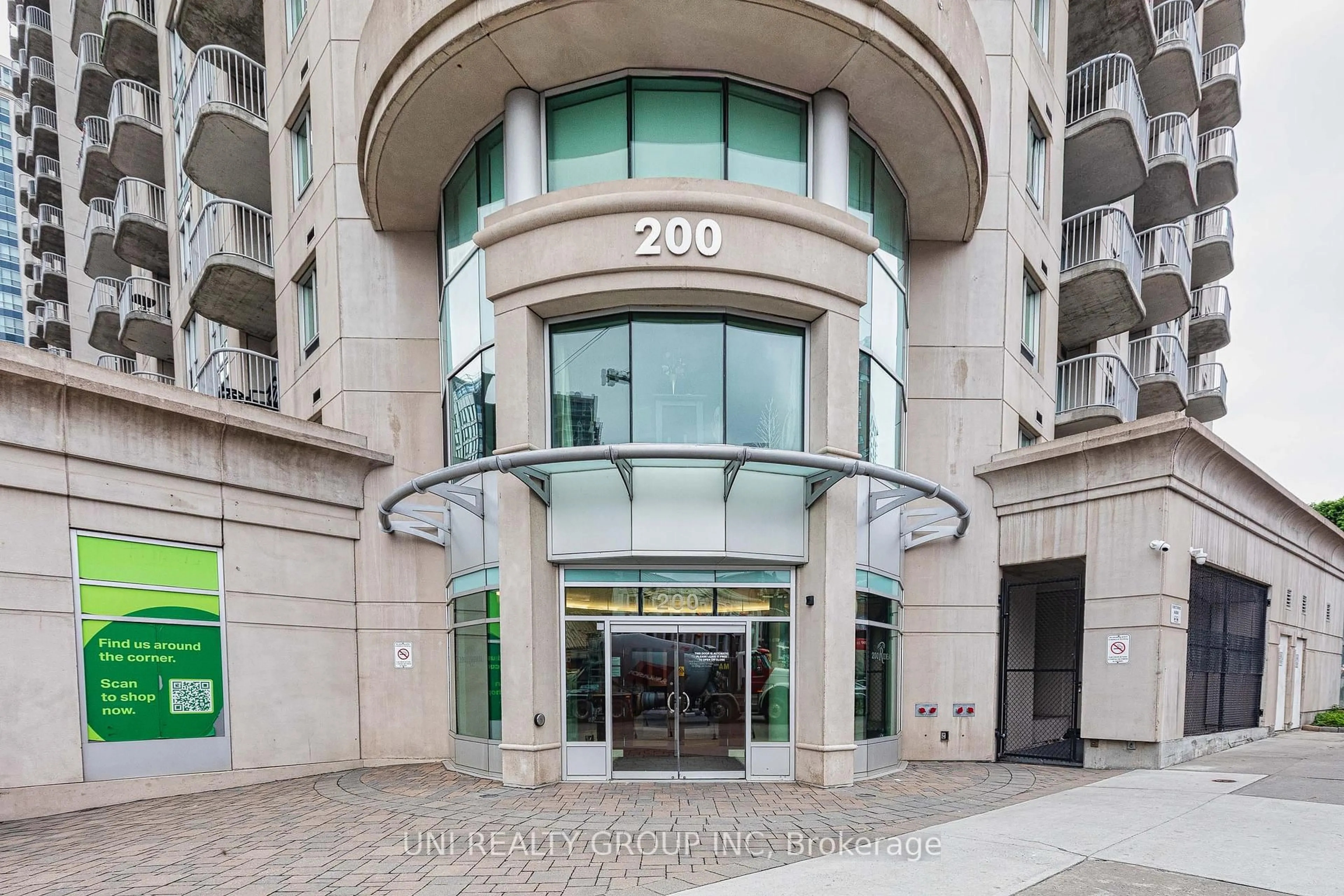 Indoor foyer for 200 Rideau St #1209, Ottawa Ontario K1N 5Y1