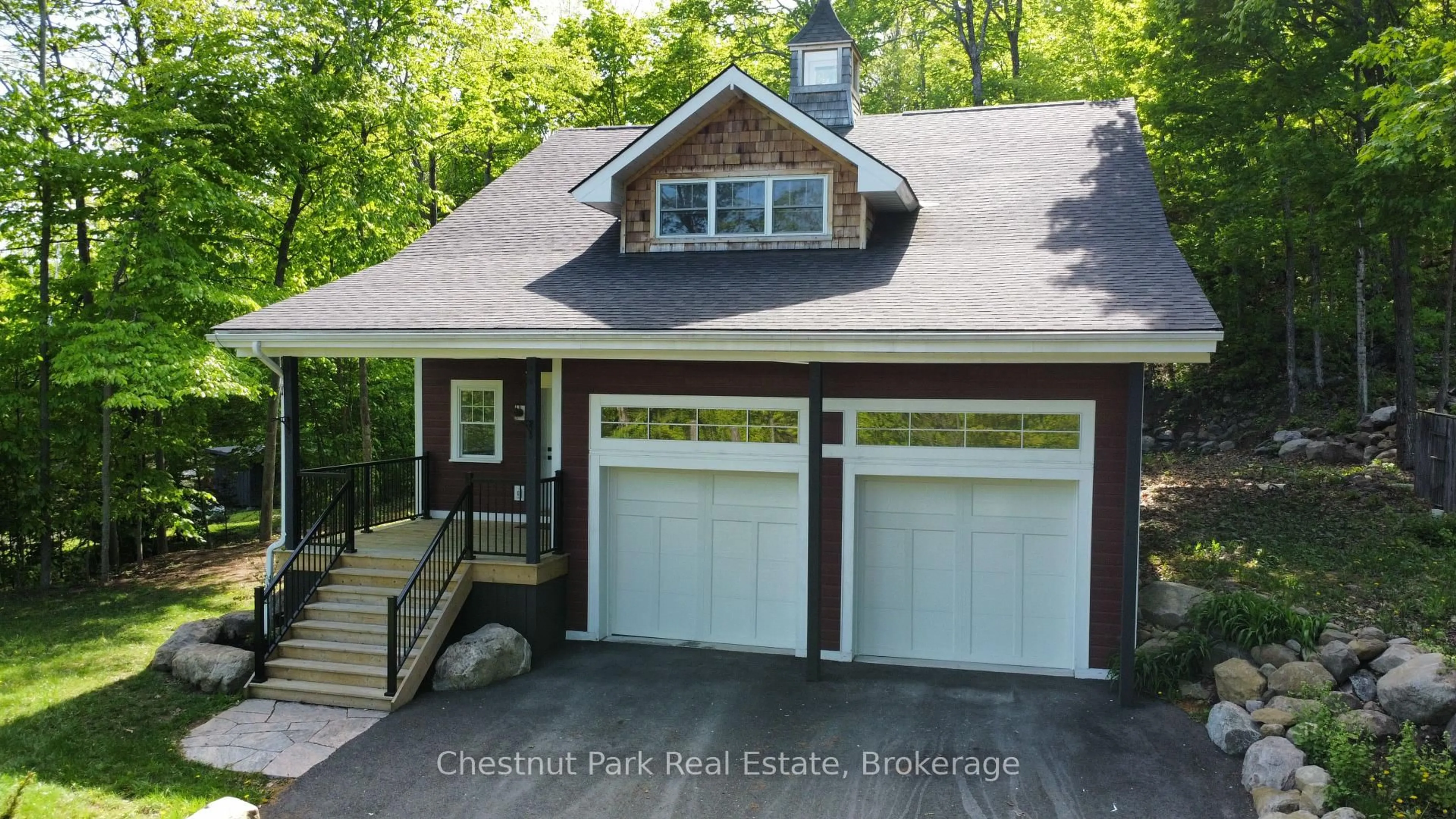 Indoor garage for 39 Todholm Dr, Muskoka Lakes Ontario P0B 1J0