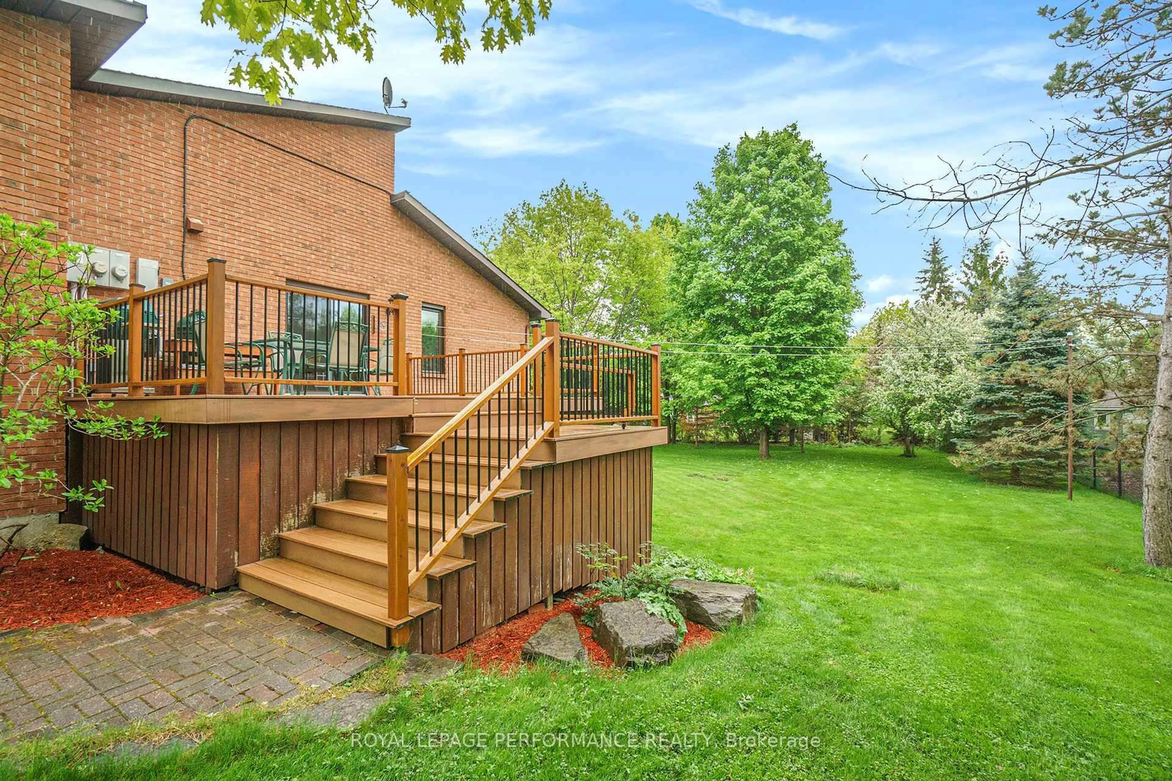 Patio, unknown for 2411 Overdale Dr, Cumberland Ontario K4C 1B8