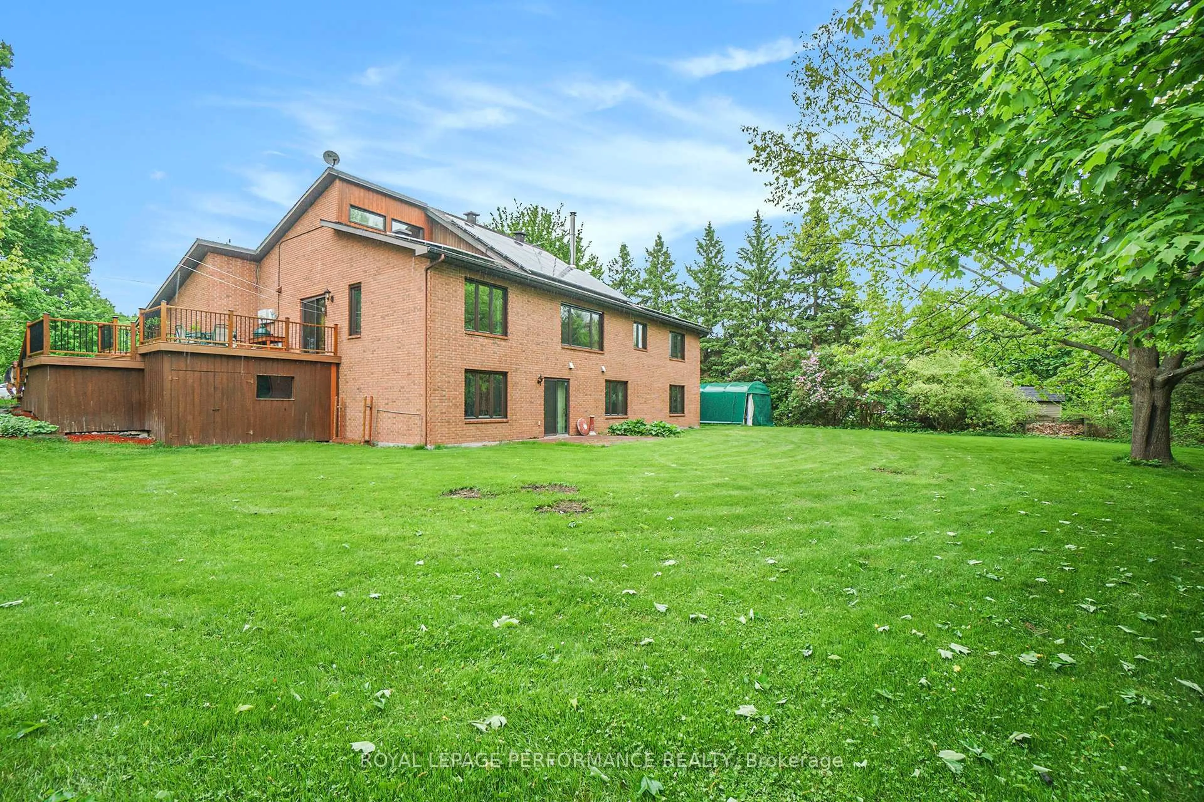 A pic from outside/outdoor area/front of a property/back of a property/a pic from drone, building for 2411 Overdale Dr, Cumberland Ontario K4C 1B8