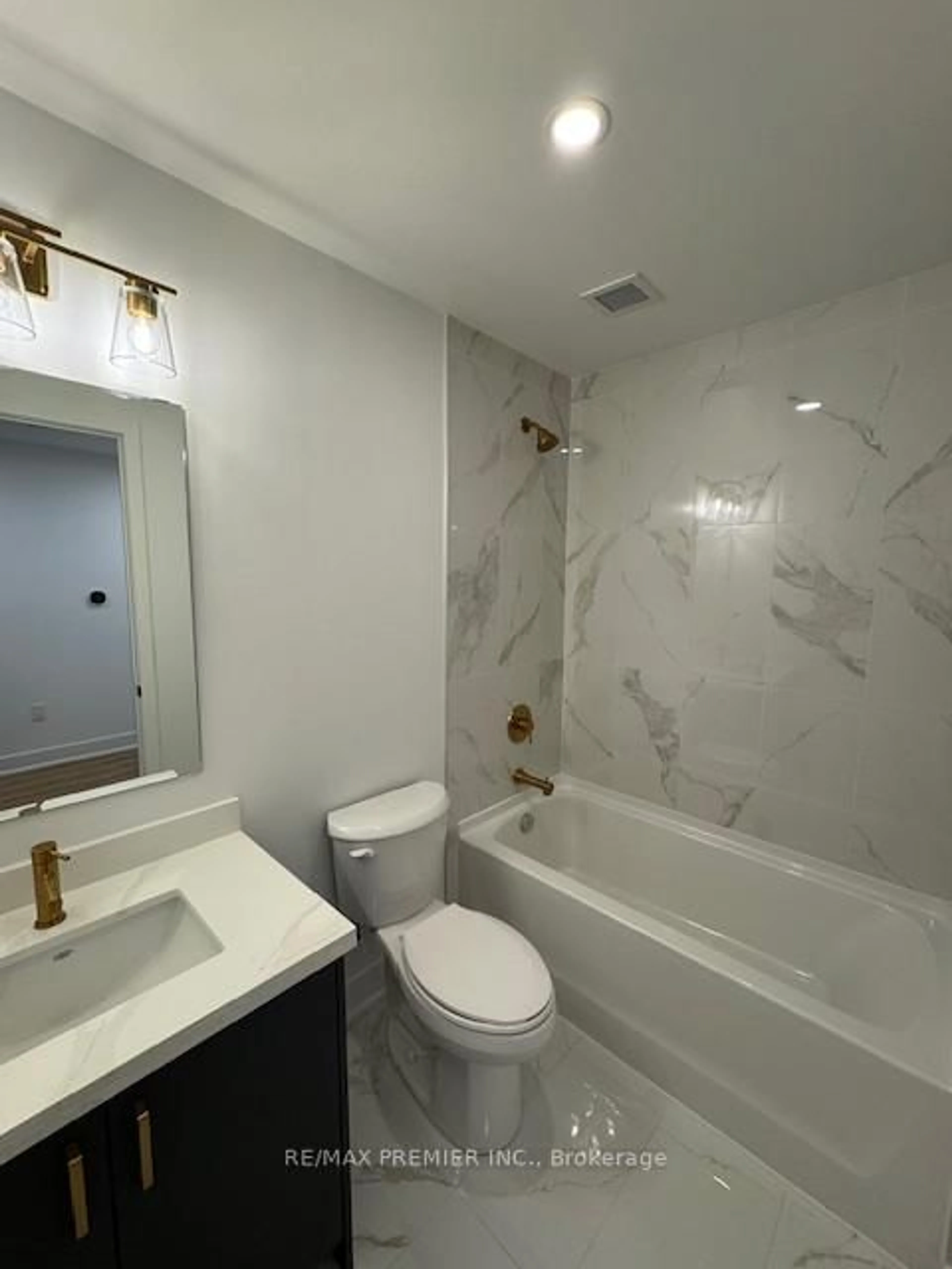 Standard bathroom, ceramic/tile floor for 575 Conklin Rd #503, Brantford Ontario N3T 5L5
