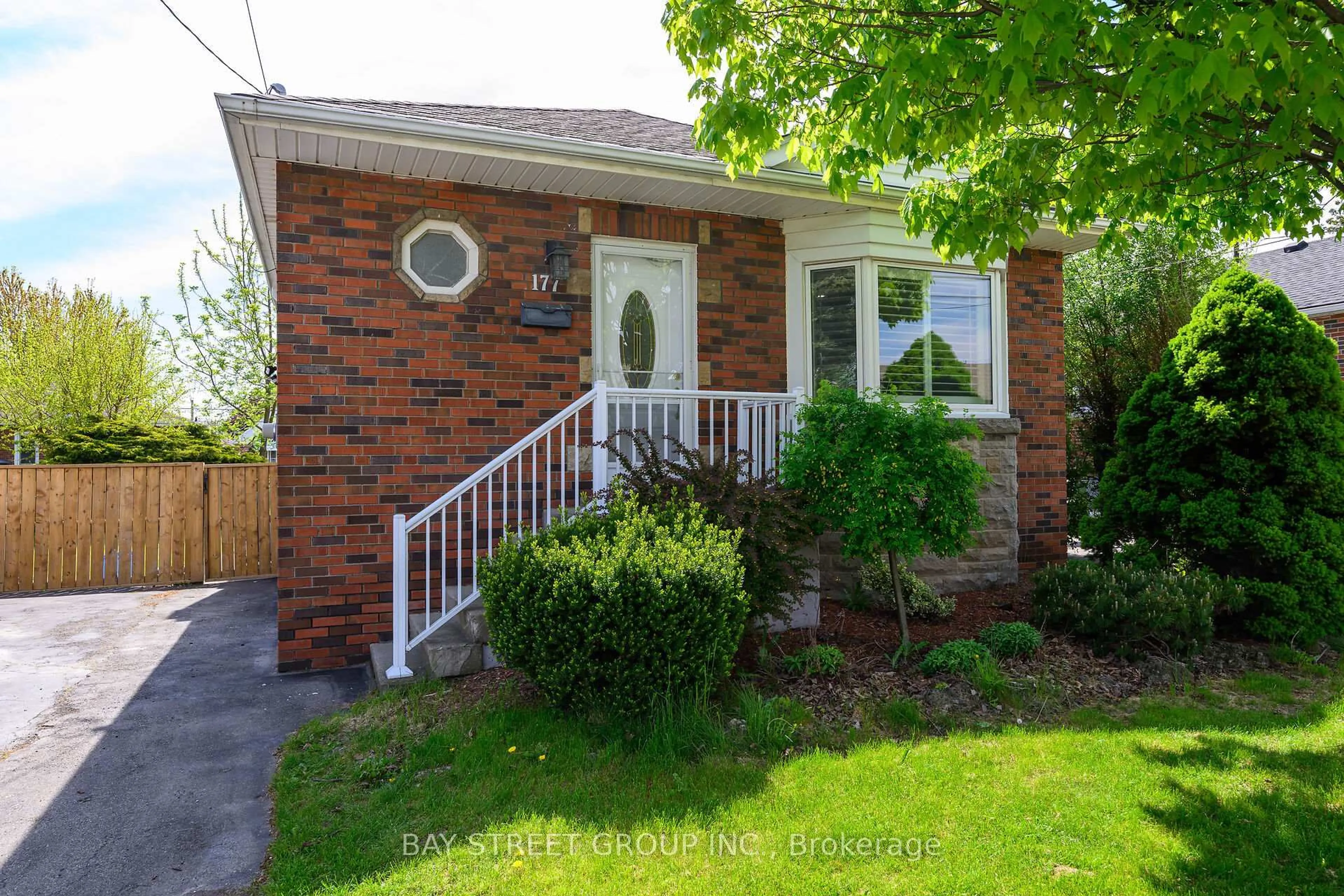 Home with brick exterior material, street for 177 East 31st St, Hamilton Ontario L8V 3P4