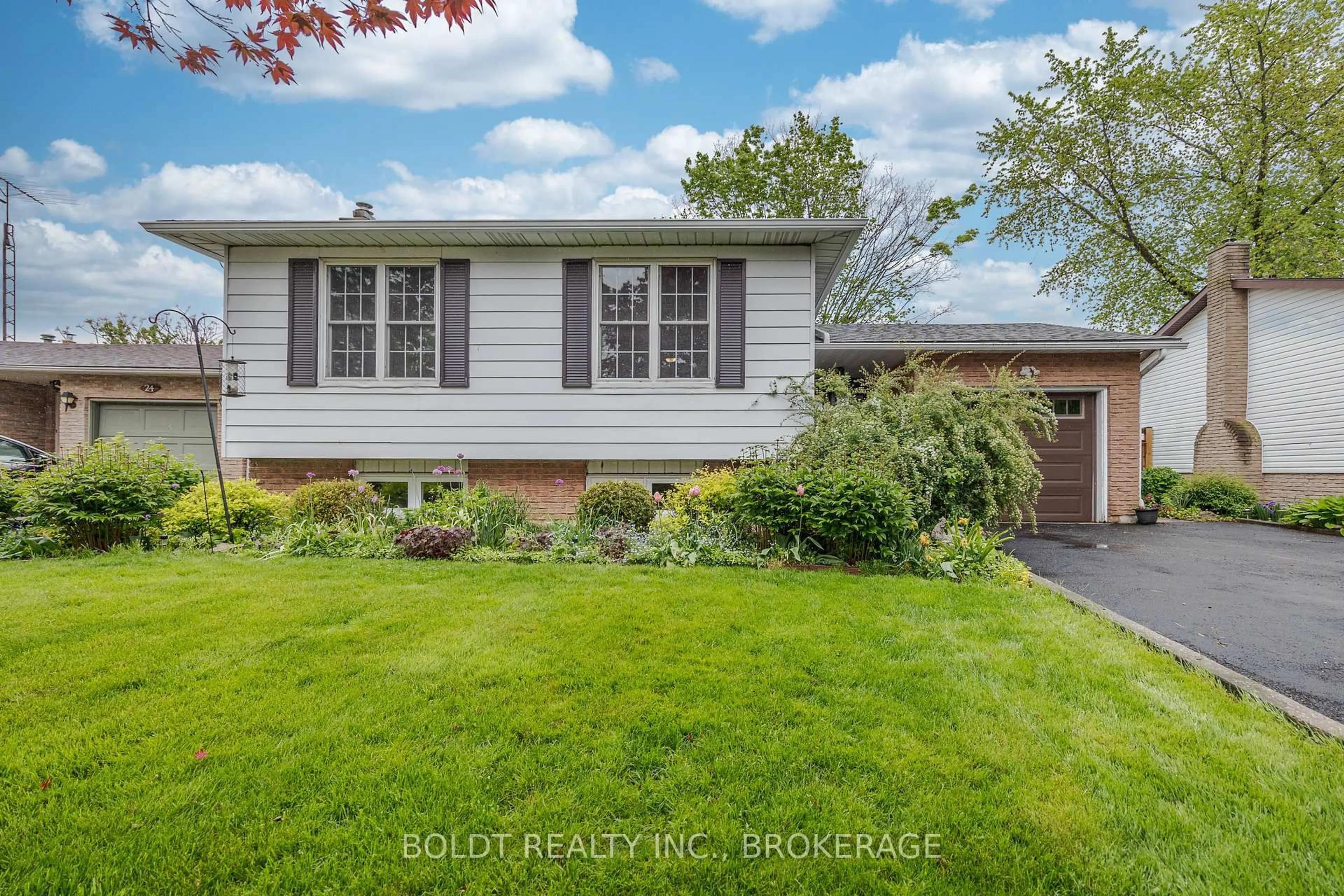Home with vinyl exterior material, street for 22 Mergl Dr, Haldimand Ontario N0A 1N4