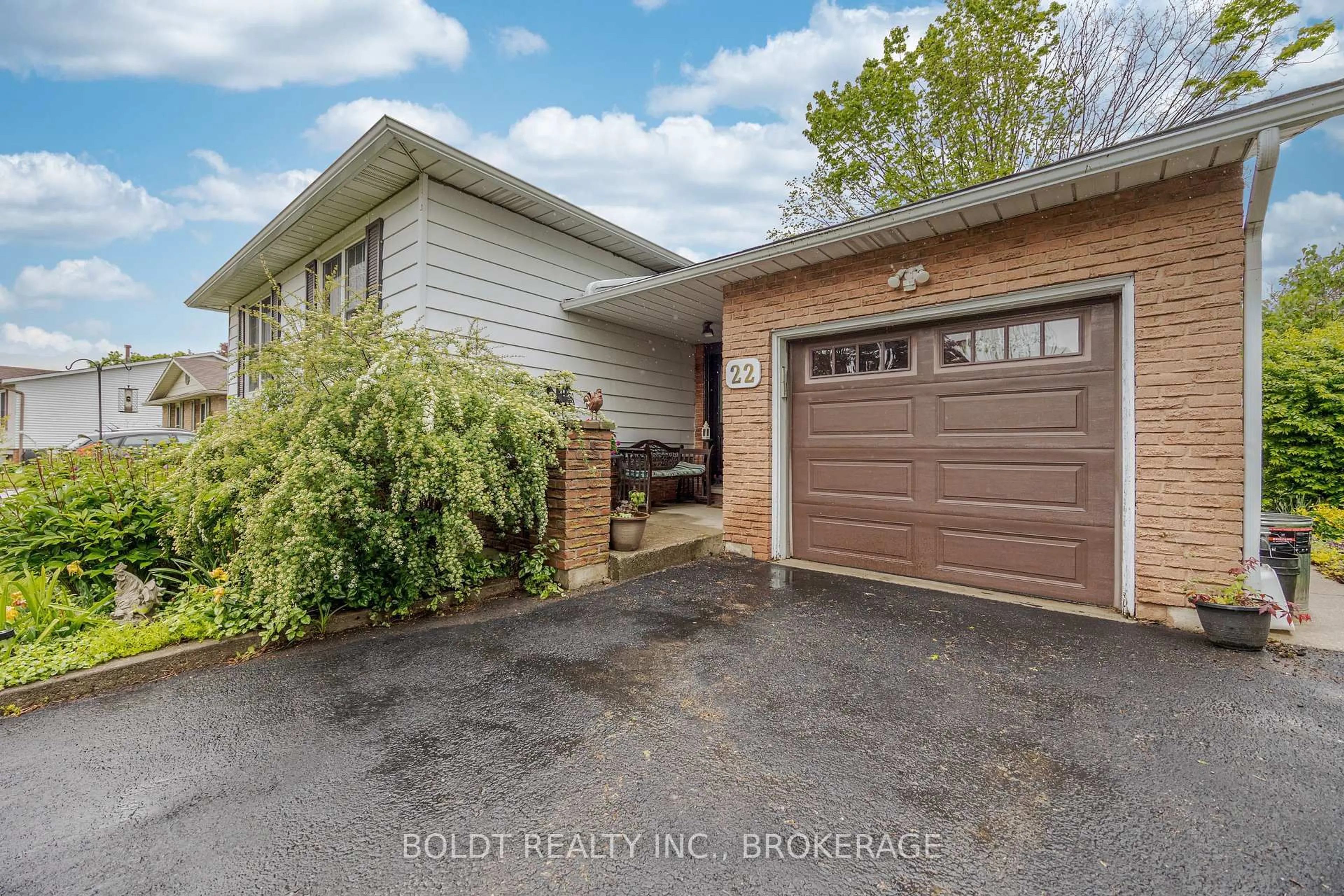 Unknown for 22 Mergl Dr, Haldimand Ontario N0A 1N4