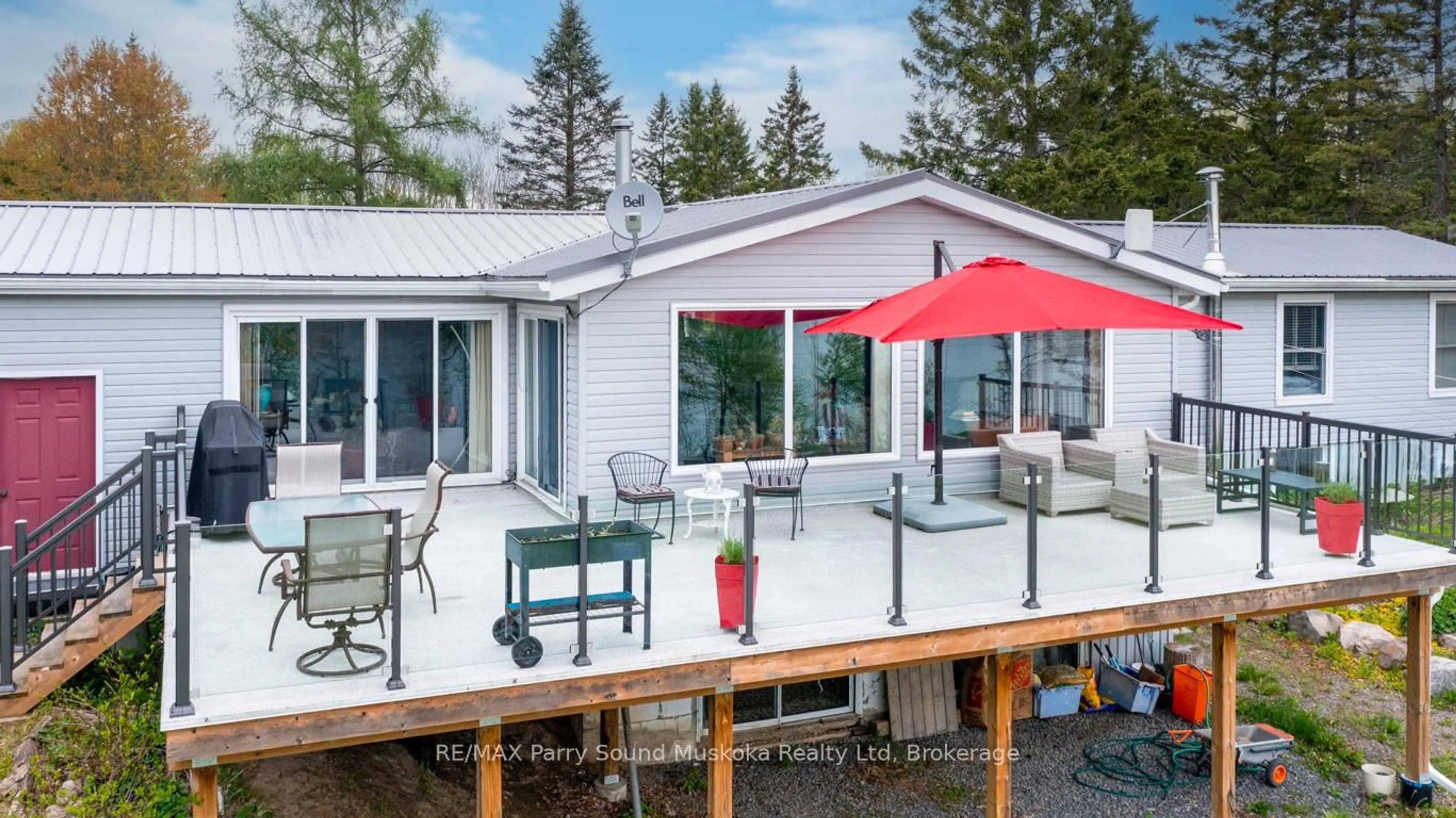 Home with vinyl exterior material, water/lake/river/ocean view for 28 Lakeside Dr, McKellar Ontario P2A 0B4