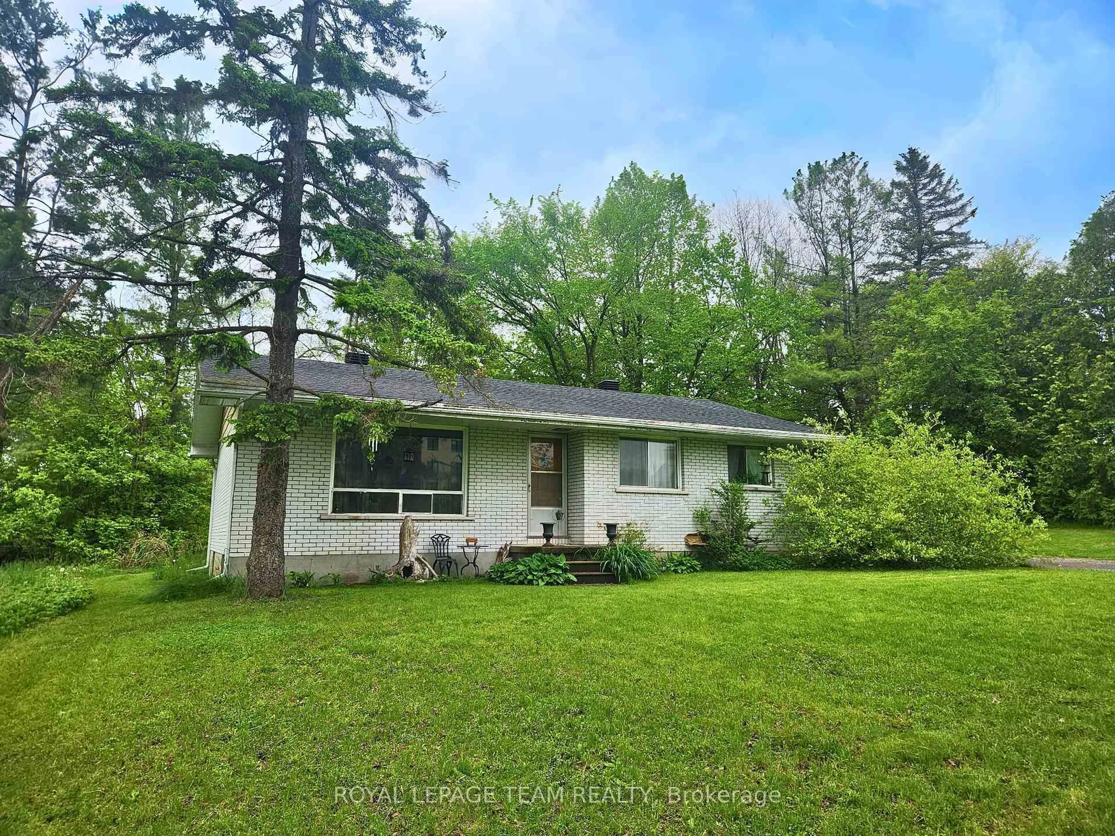 A pic from outside/outdoor area/front of a property/back of a property/a pic from drone, unknown for 104 Falldown Lane, Carp Ontario K0A 1L0