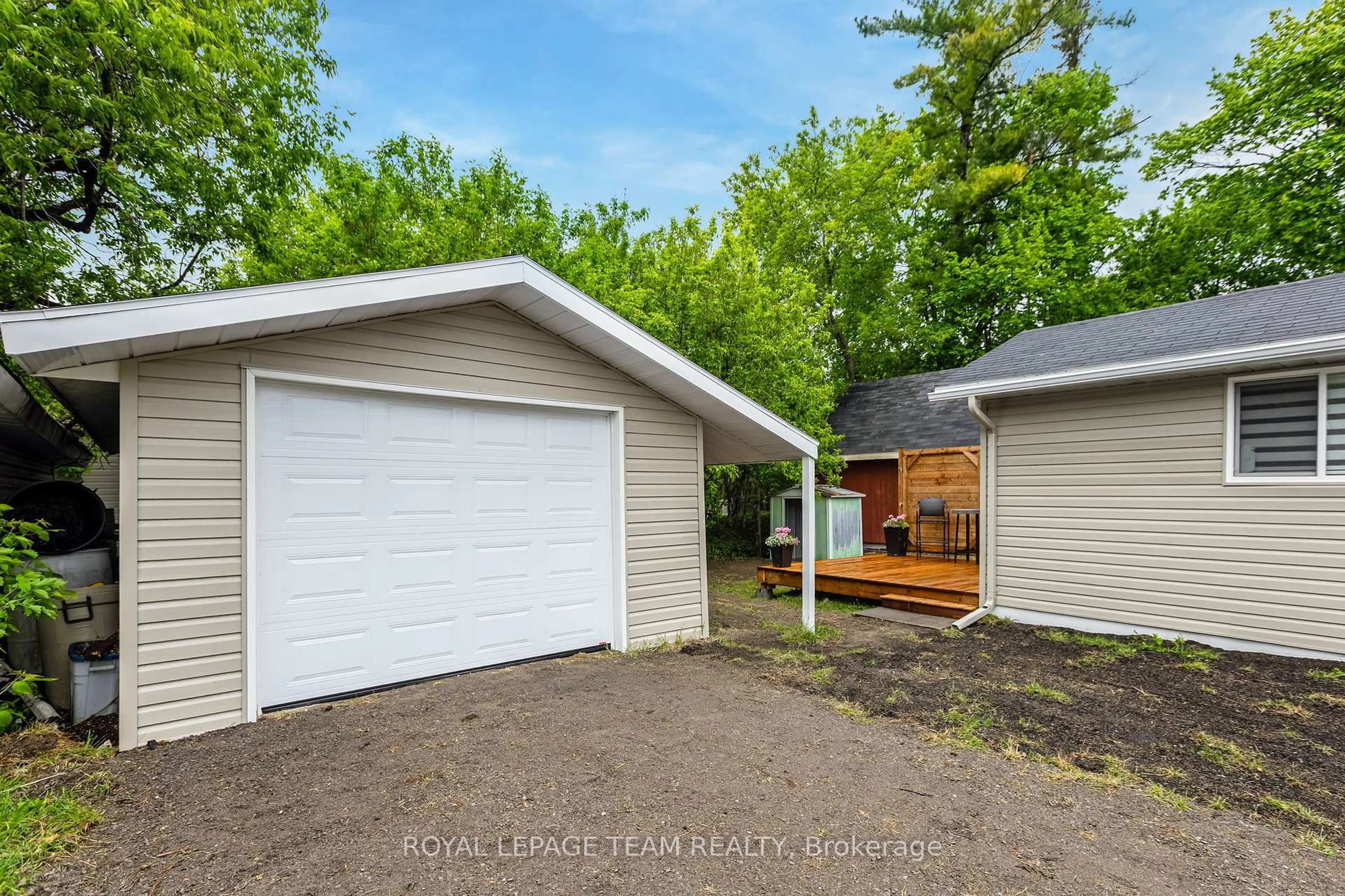 Indoor garage for 35 Edward St, Arnprior Ontario K7S 2X3