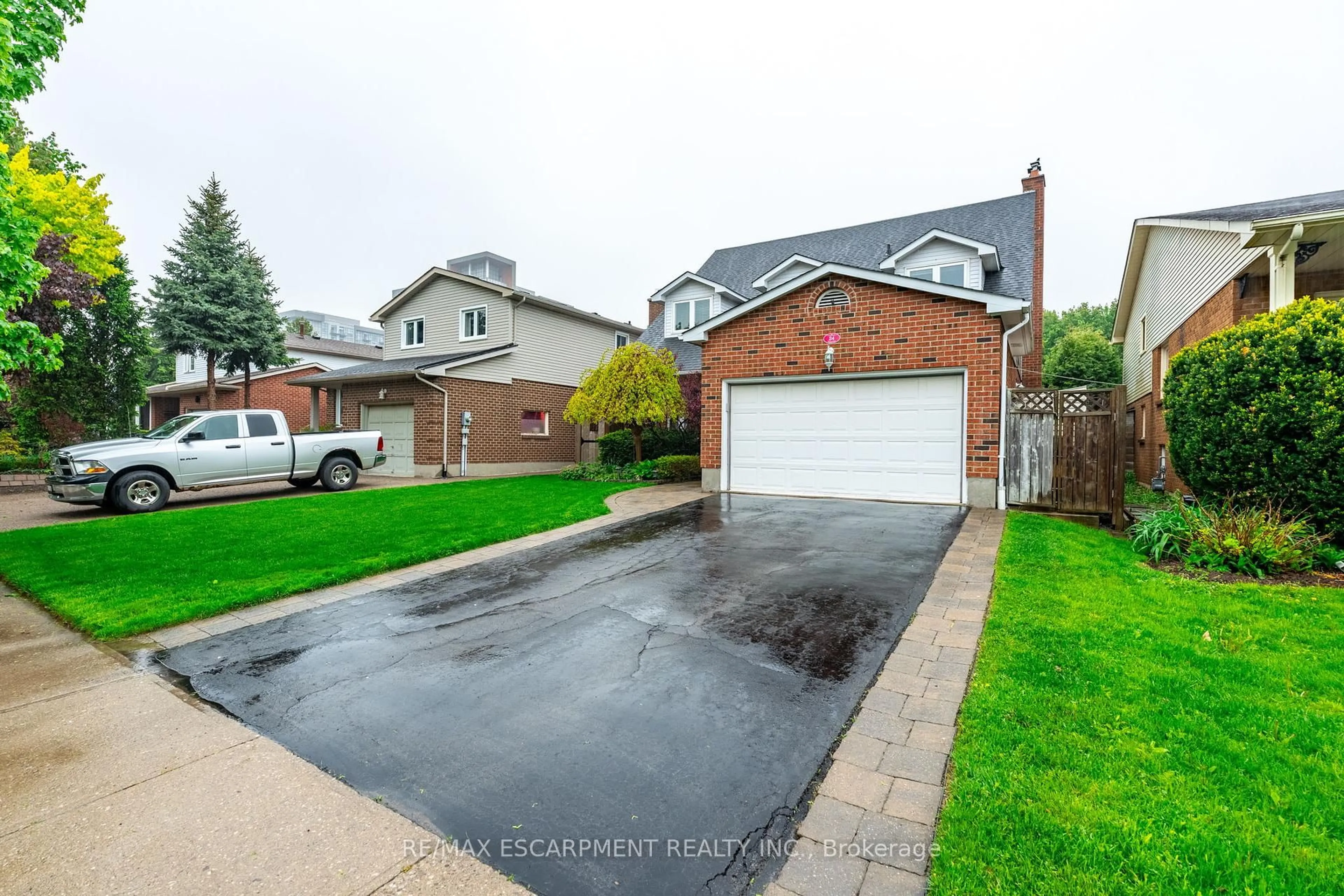 A pic from outside/outdoor area/front of a property/back of a property/a pic from drone, street for 24 Vance Cres, Hamilton Ontario L8B 0B7