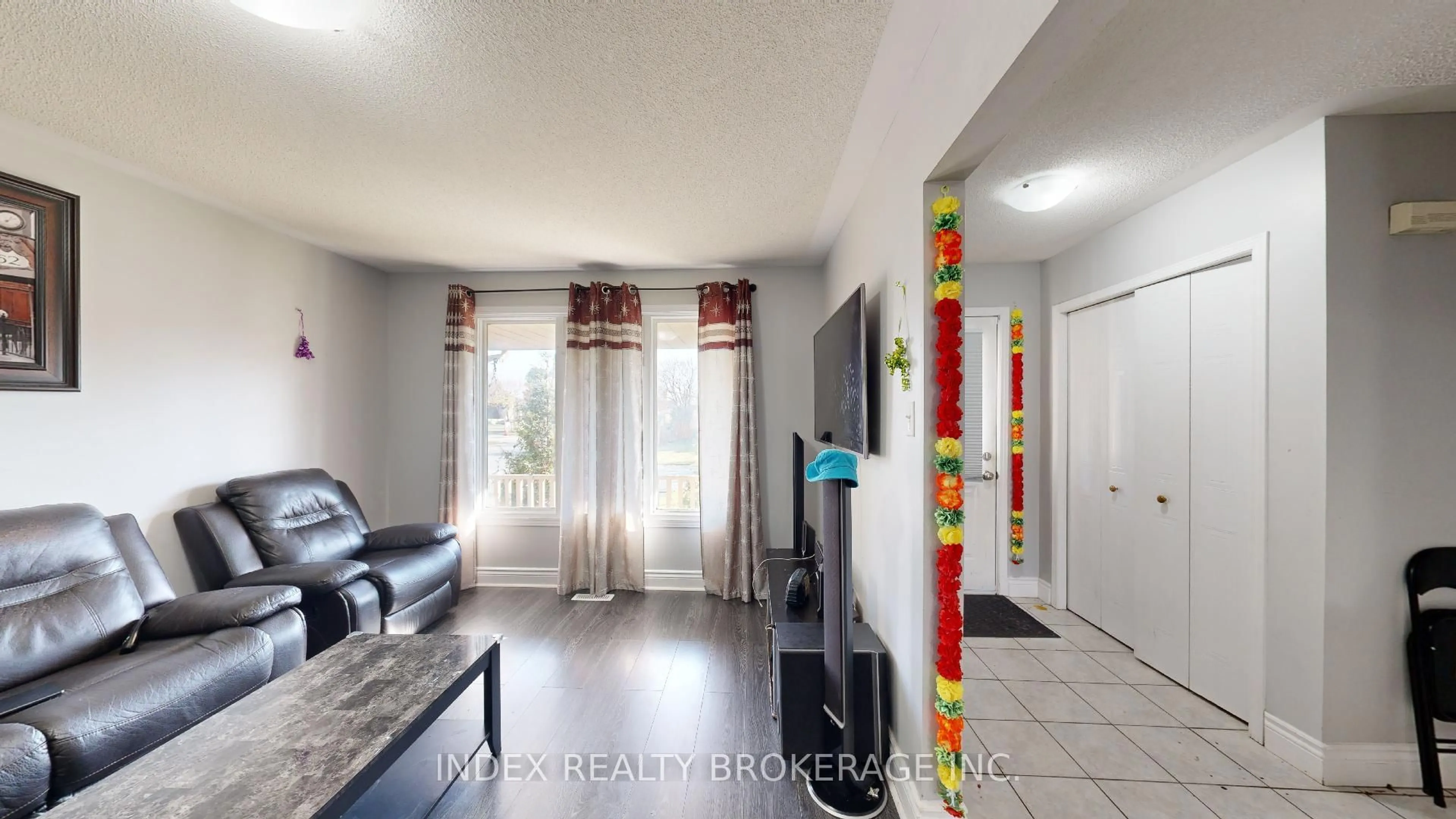 Indoor entryway for 2 Mcmanus Pl, London East Ontario N5V 4X2