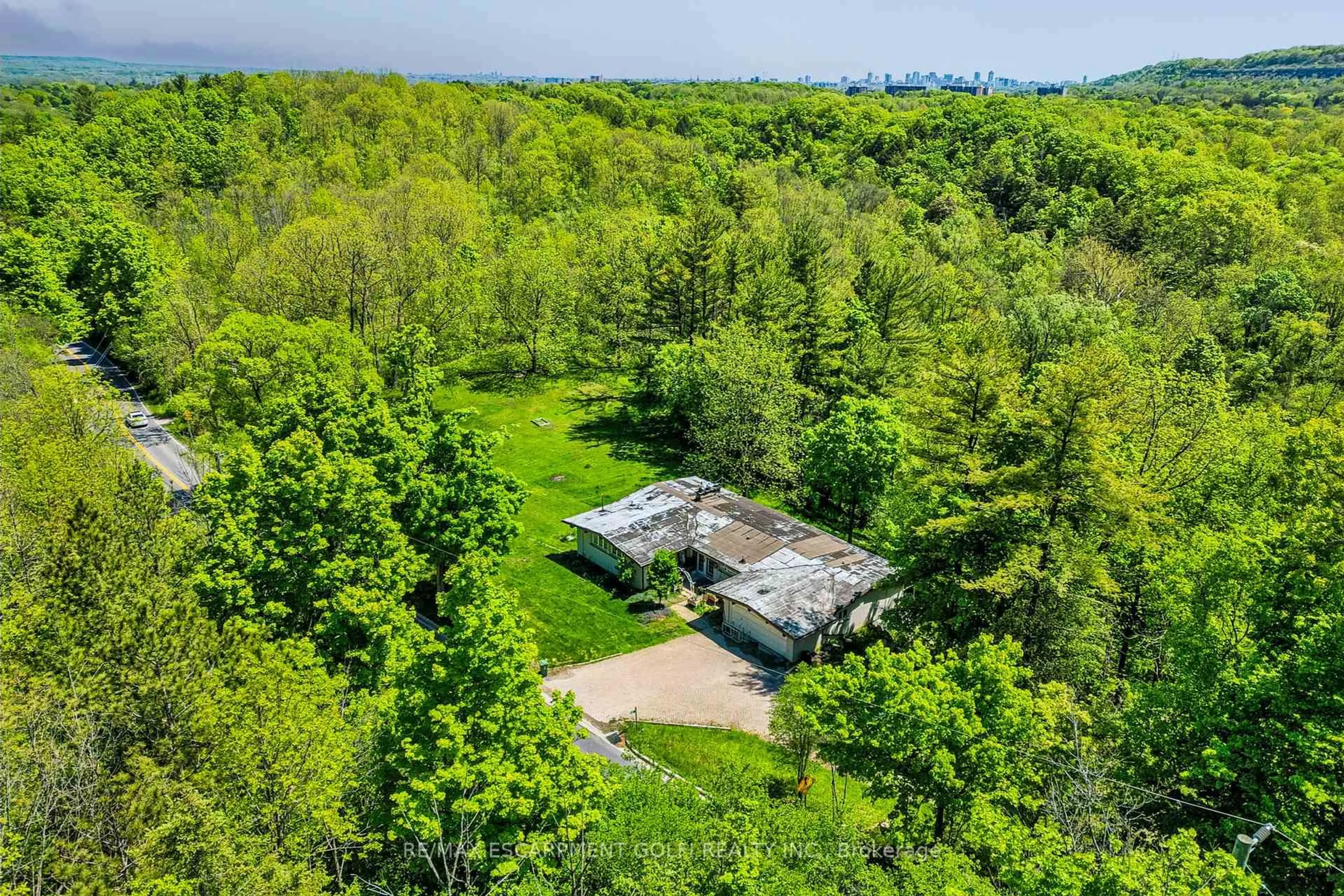 A pic from outside/outdoor area/front of a property/back of a property/a pic from drone, forest/trees view for 932 OLD DUNDAS Rd, Hamilton Ontario L9H 5E3