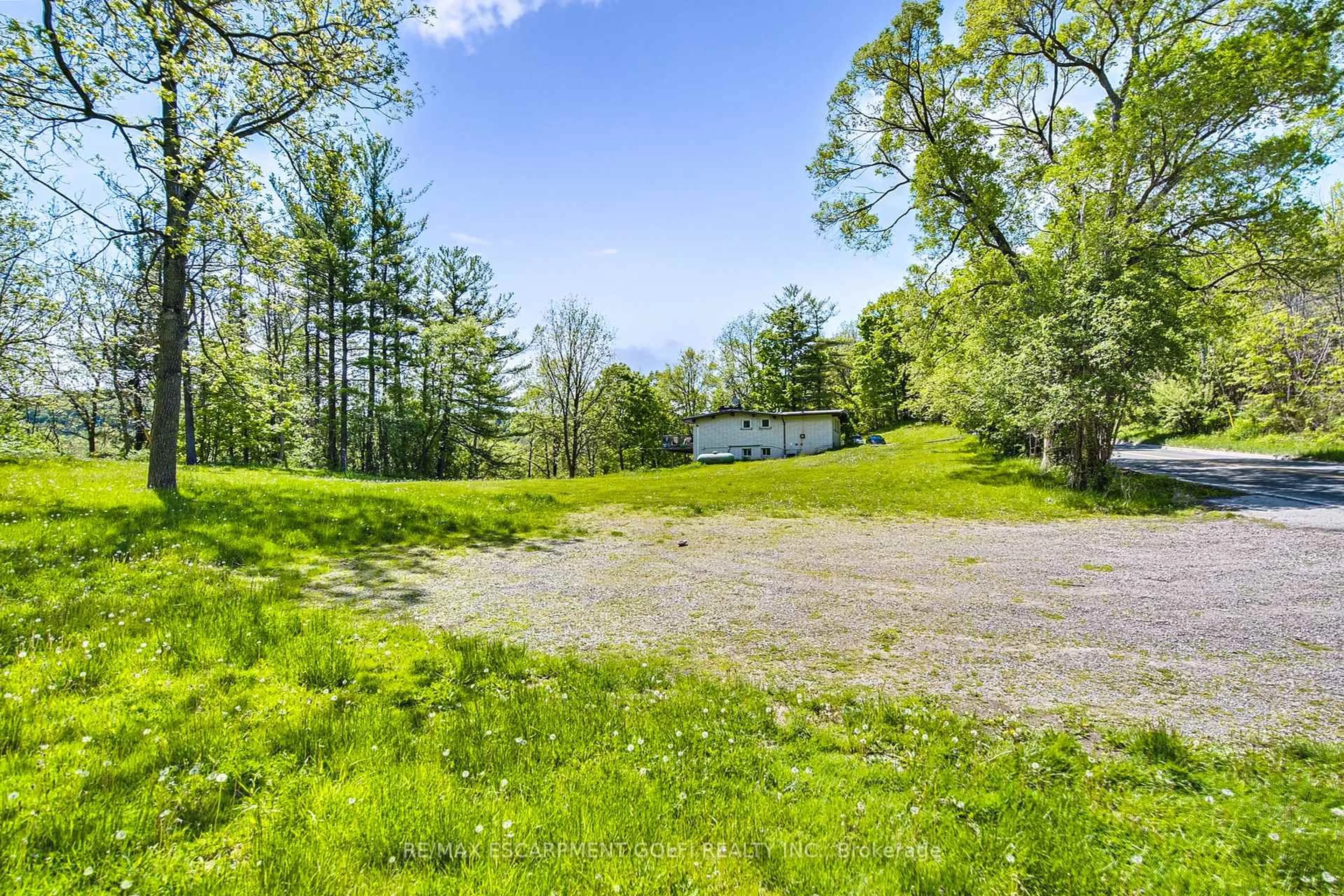 A pic from outside/outdoor area/front of a property/back of a property/a pic from drone, forest/trees view for 932 OLD DUNDAS Rd, Hamilton Ontario L9H 5E3