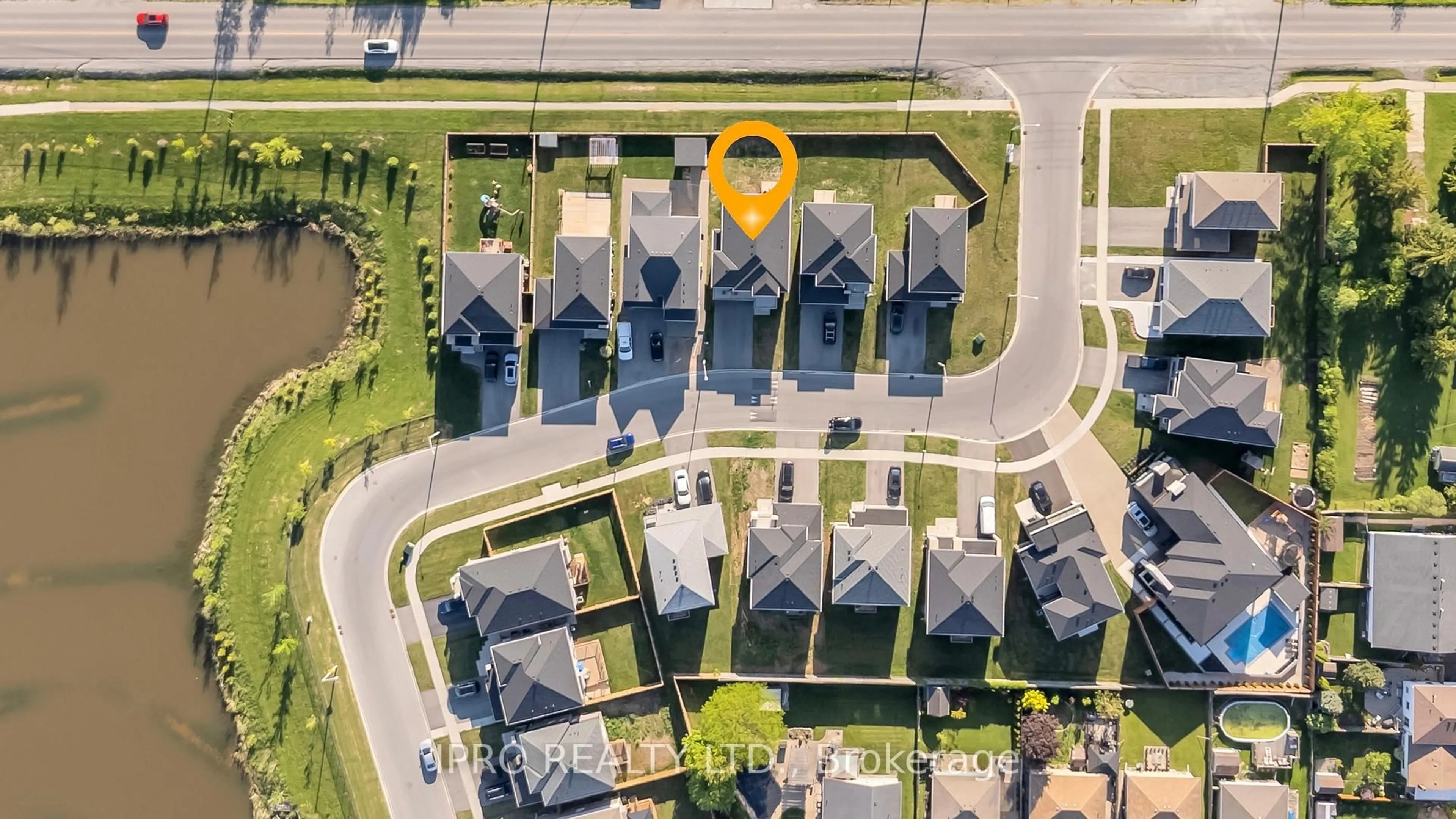 A pic from outside/outdoor area/front of a property/back of a property/a pic from drone, street for 7878 SEABISCUIT Dr, Niagara Falls Ontario L2H 3T9