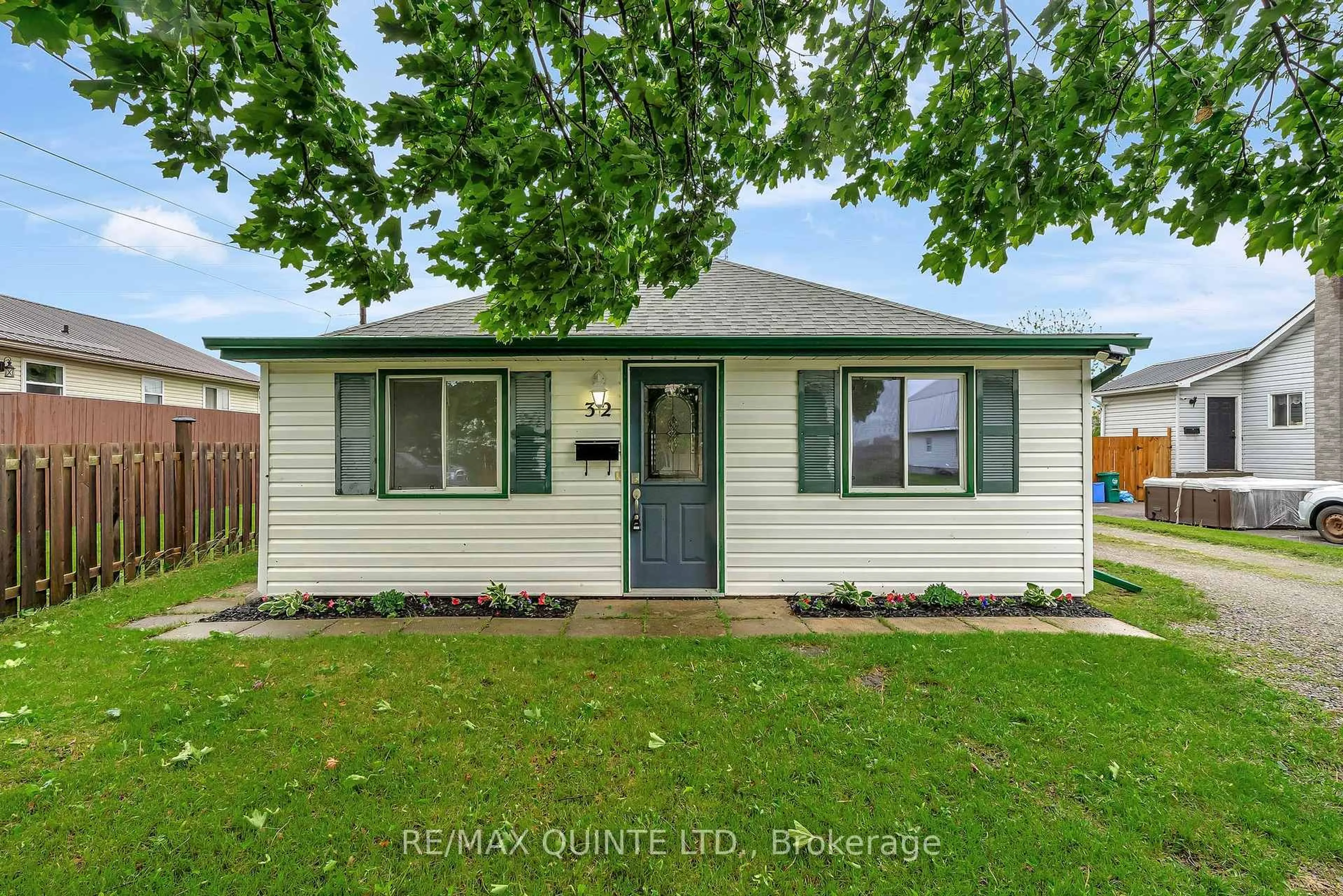 Home with vinyl exterior material, street for 32 Tice Cres, Belleville Ontario K8N 2X7