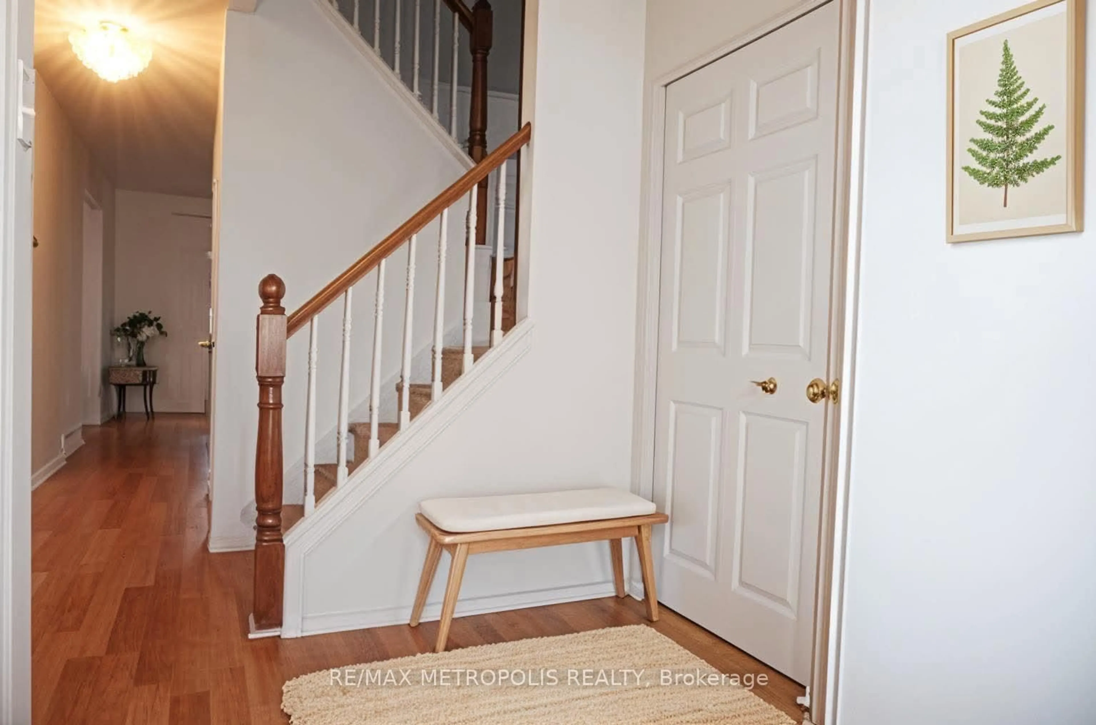 Indoor entryway for 33 Phair Cres, London South Ontario N5Z 5B5
