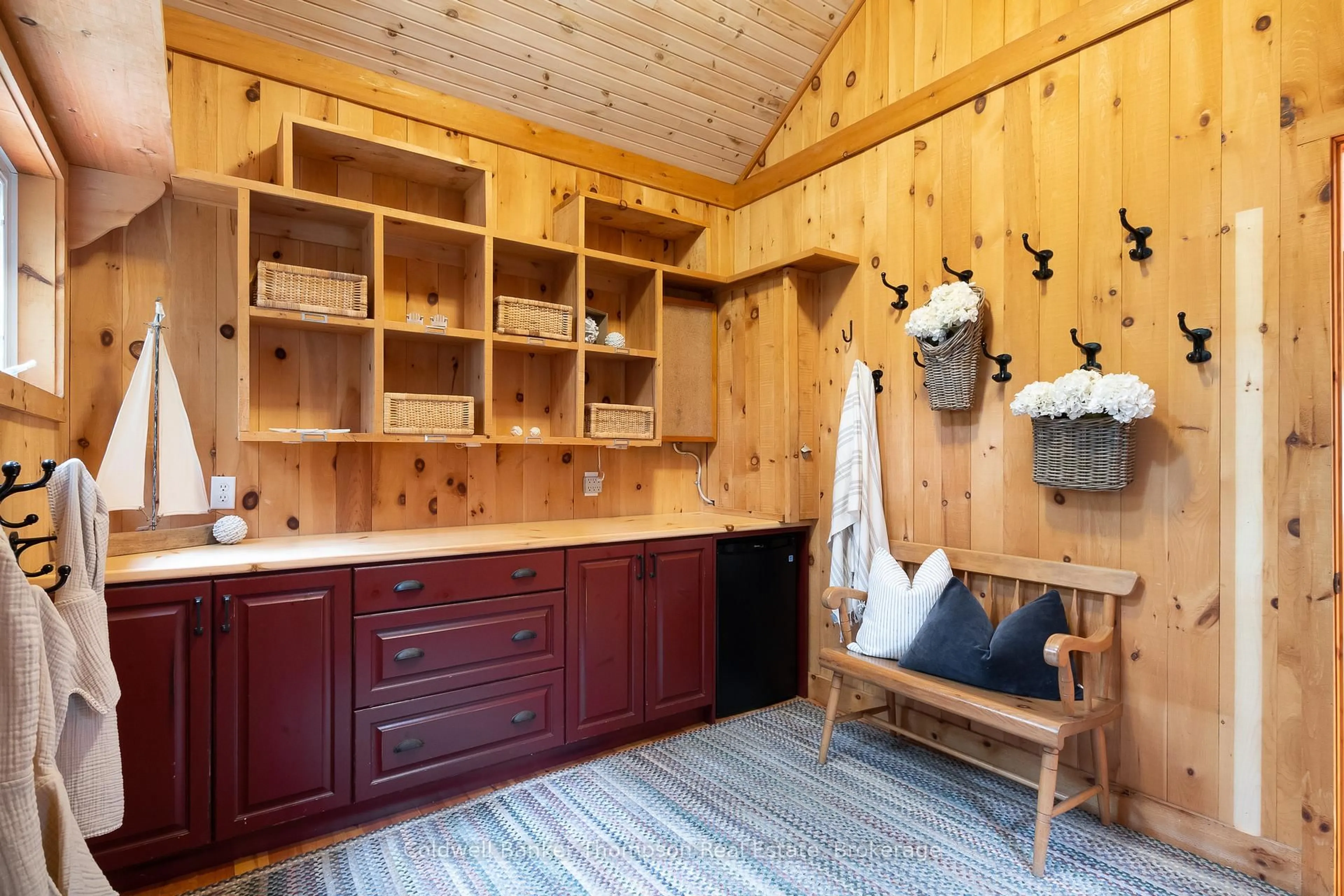 Rustic kitchen, unknown for 309 West Waseosa Lake Rd, Huntsville Ontario P1H 2N5