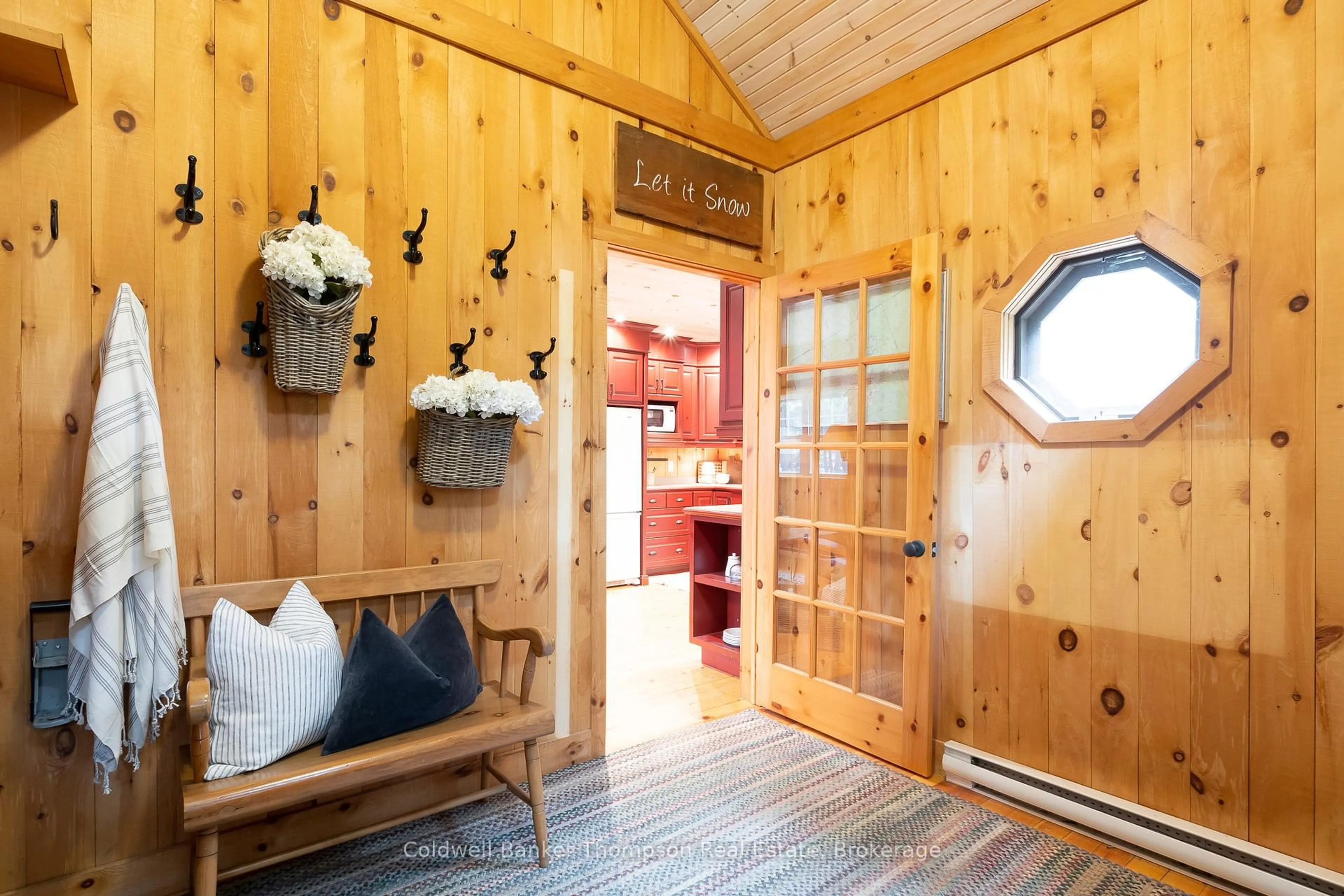 Indoor entryway for 309 West Waseosa Lake Rd, Huntsville Ontario P1H 2N5