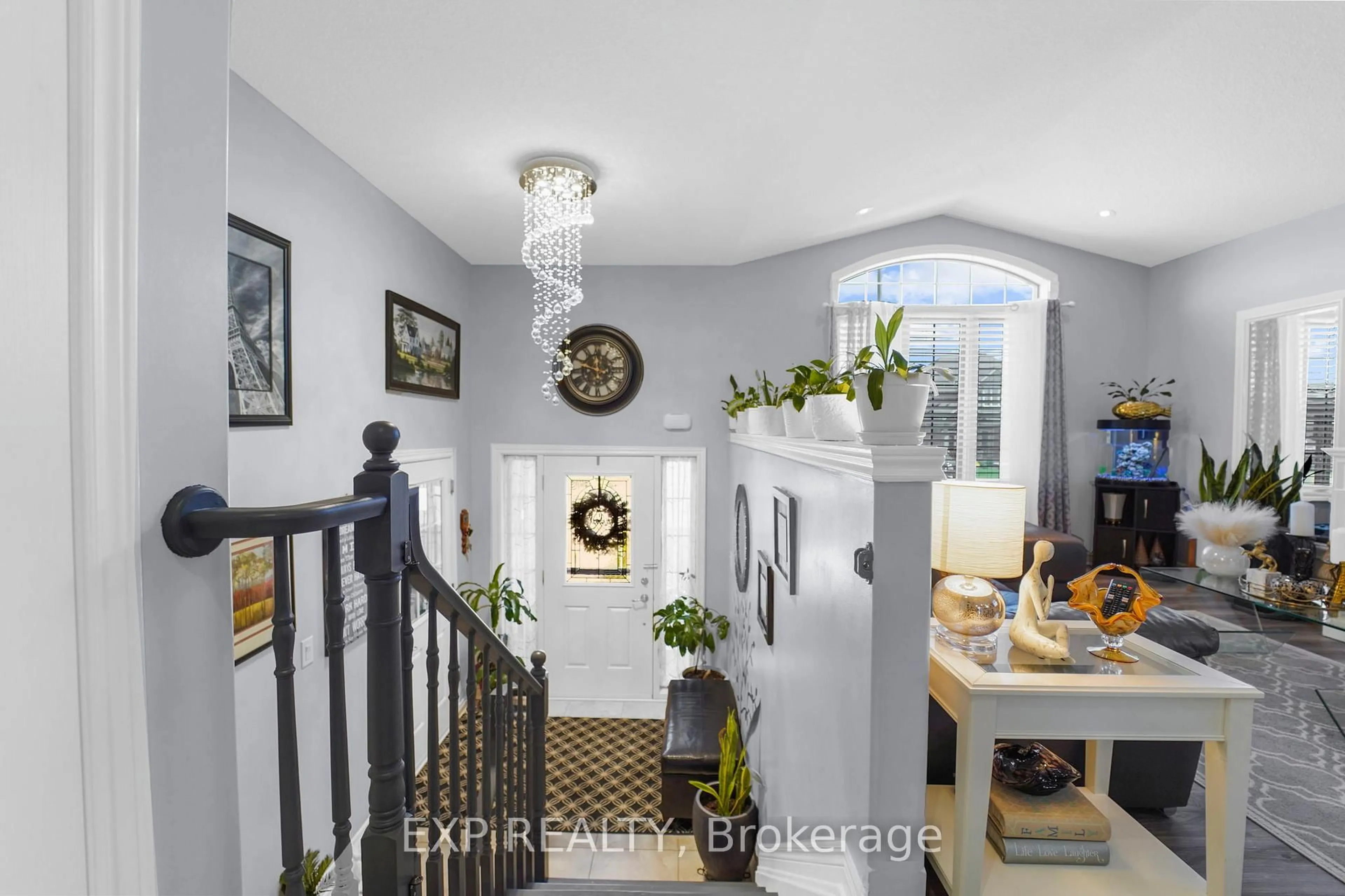 Indoor entryway for 6097 PARKSIDE Rd, Niagara Falls Ontario L2H 0J4