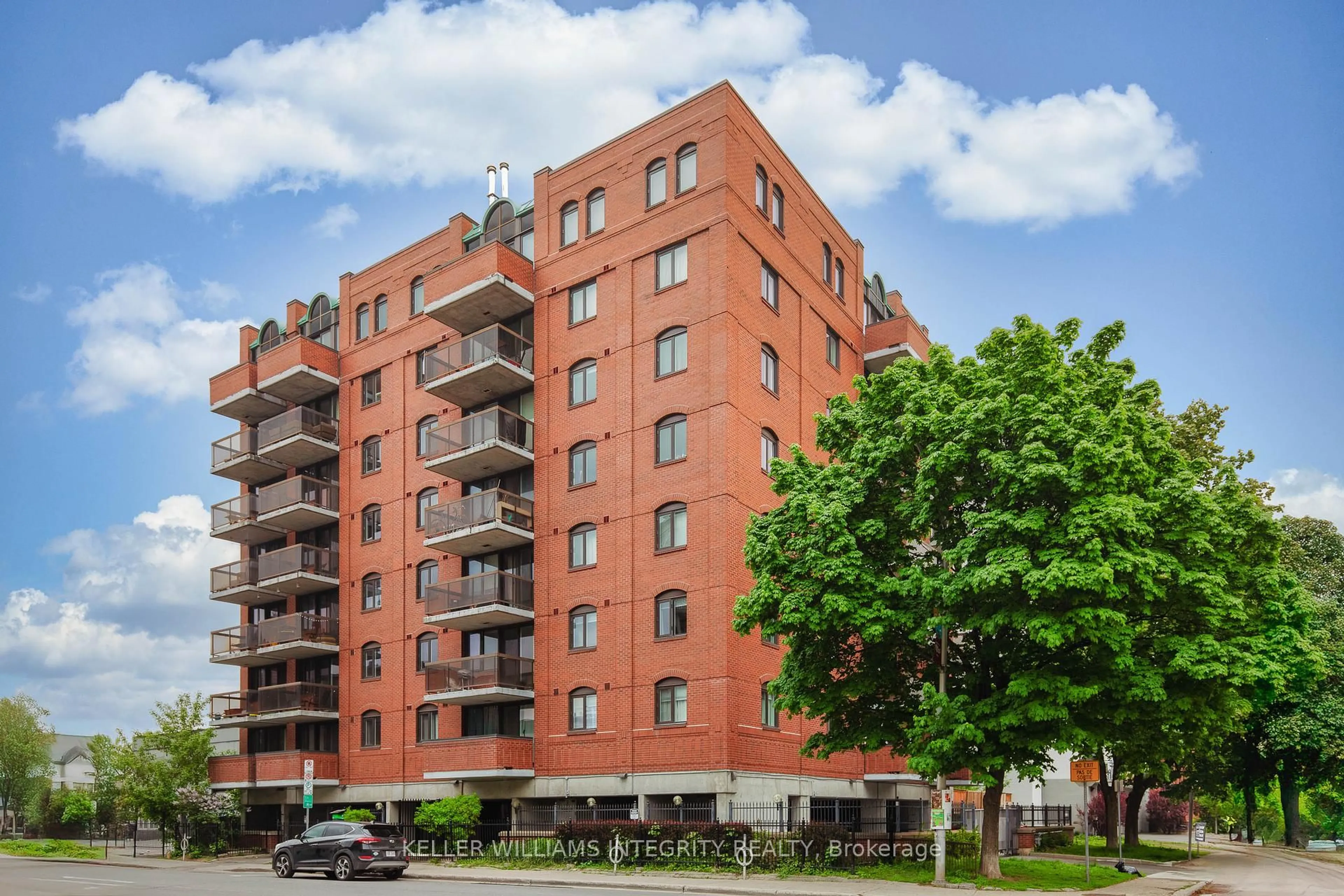 Home with brick exterior material, building for 309 Cumberland St #401, Ottawa Ontario K1N 7J1