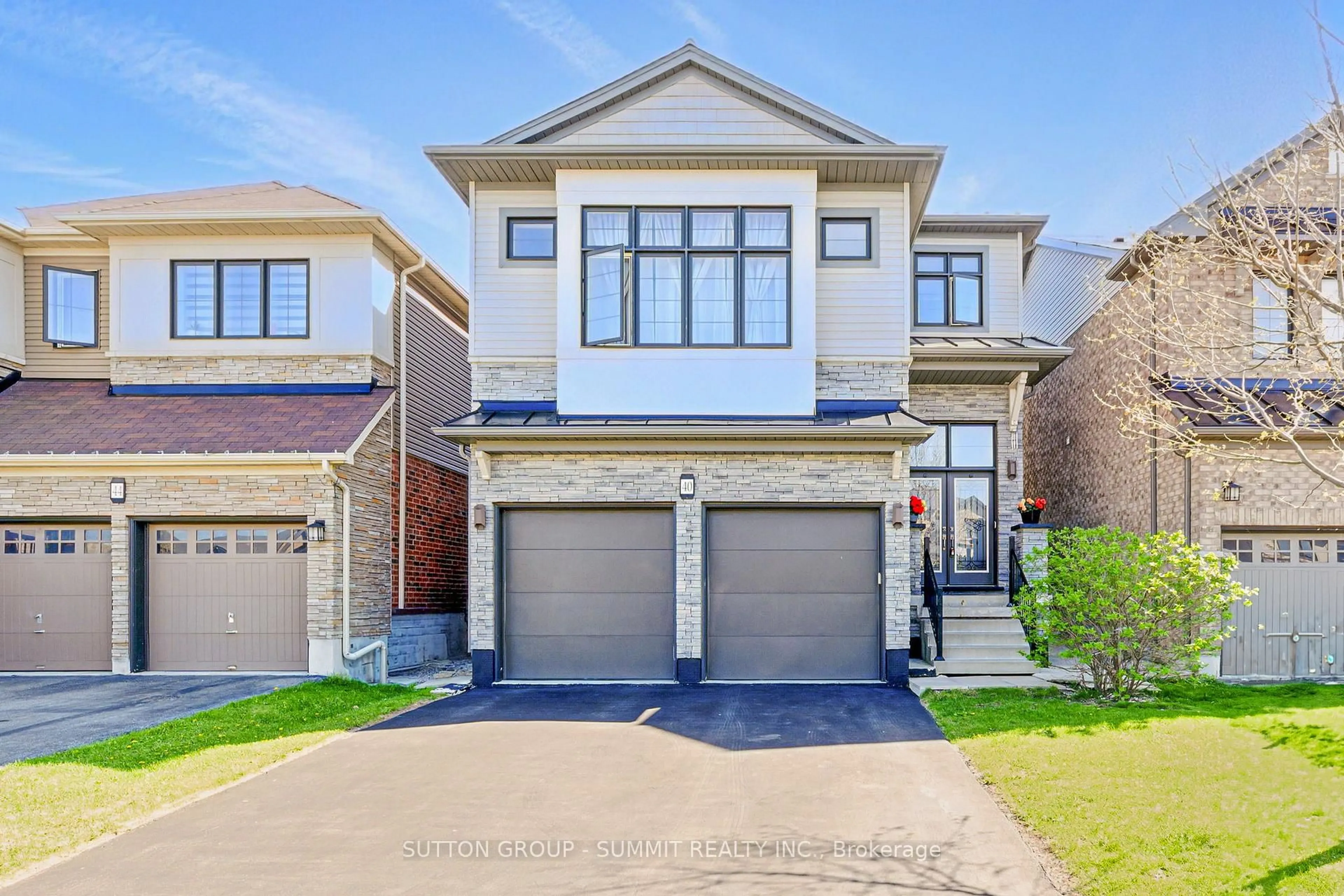 Home with brick exterior material, street for 40 Aldgate Ave, Hamilton Ontario L8J 0H9