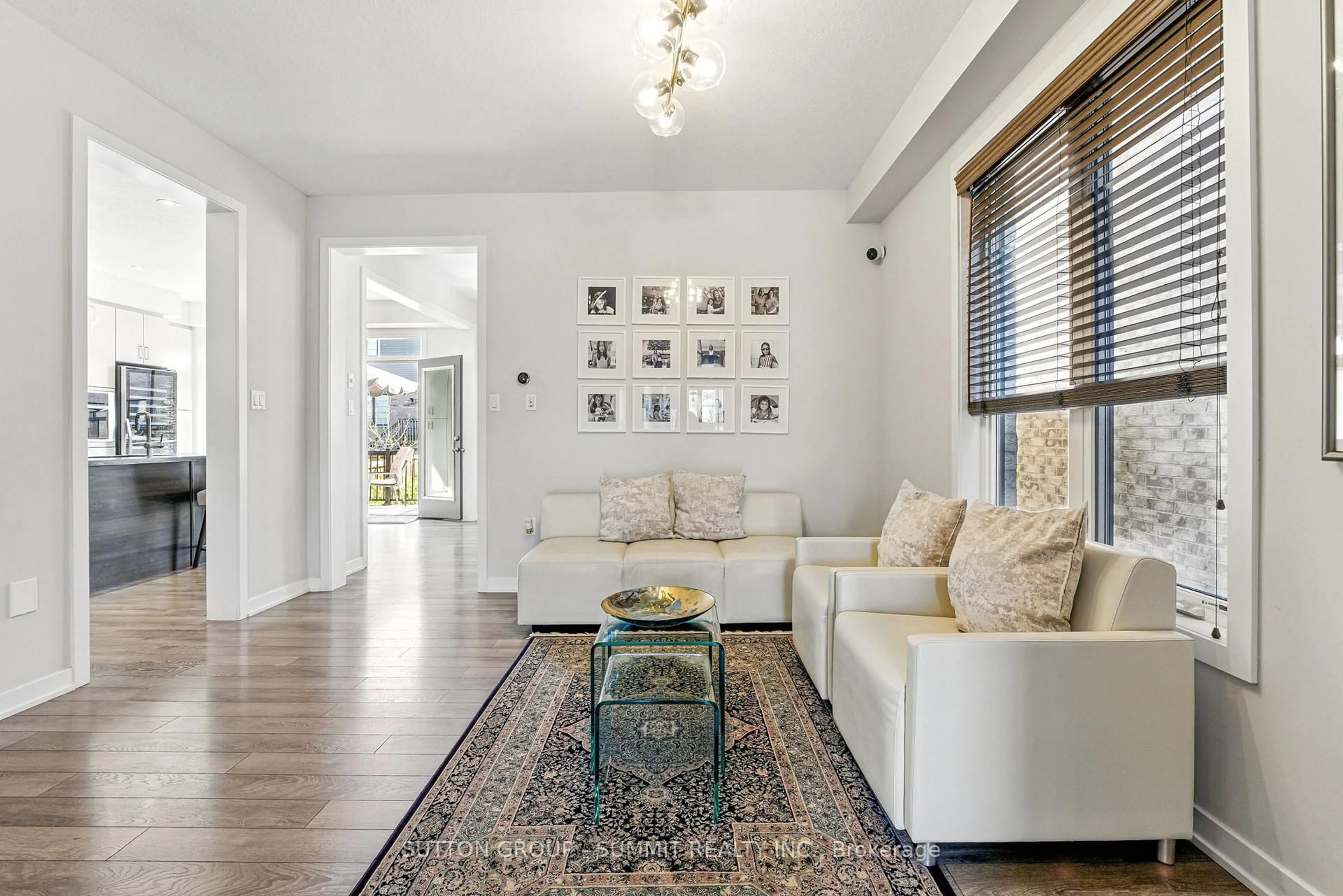 Living room with furniture, unknown for 40 Aldgate Ave, Hamilton Ontario L8J 0H9