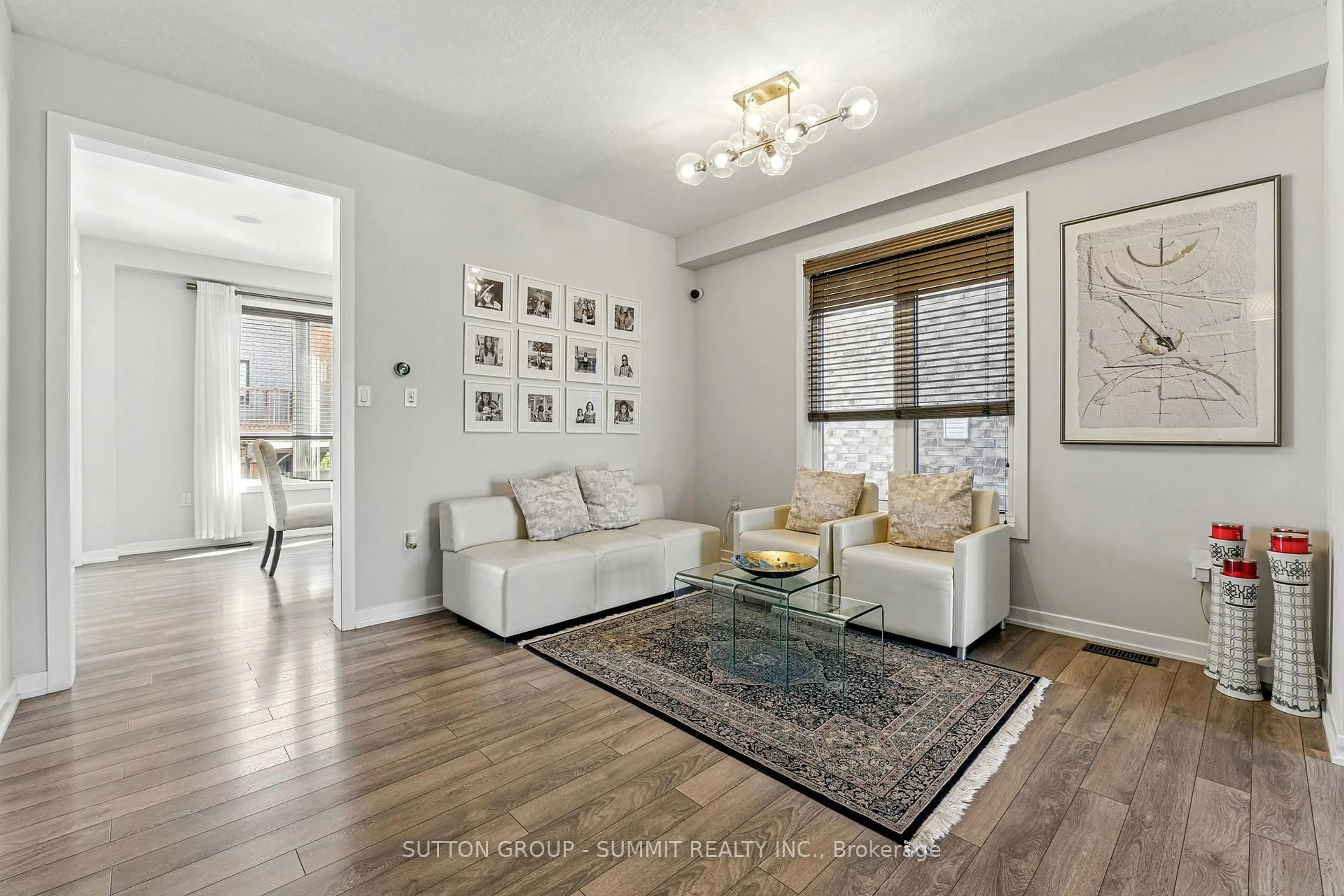 Living room with furniture, unknown for 40 Aldgate Ave, Hamilton Ontario L8J 0H9