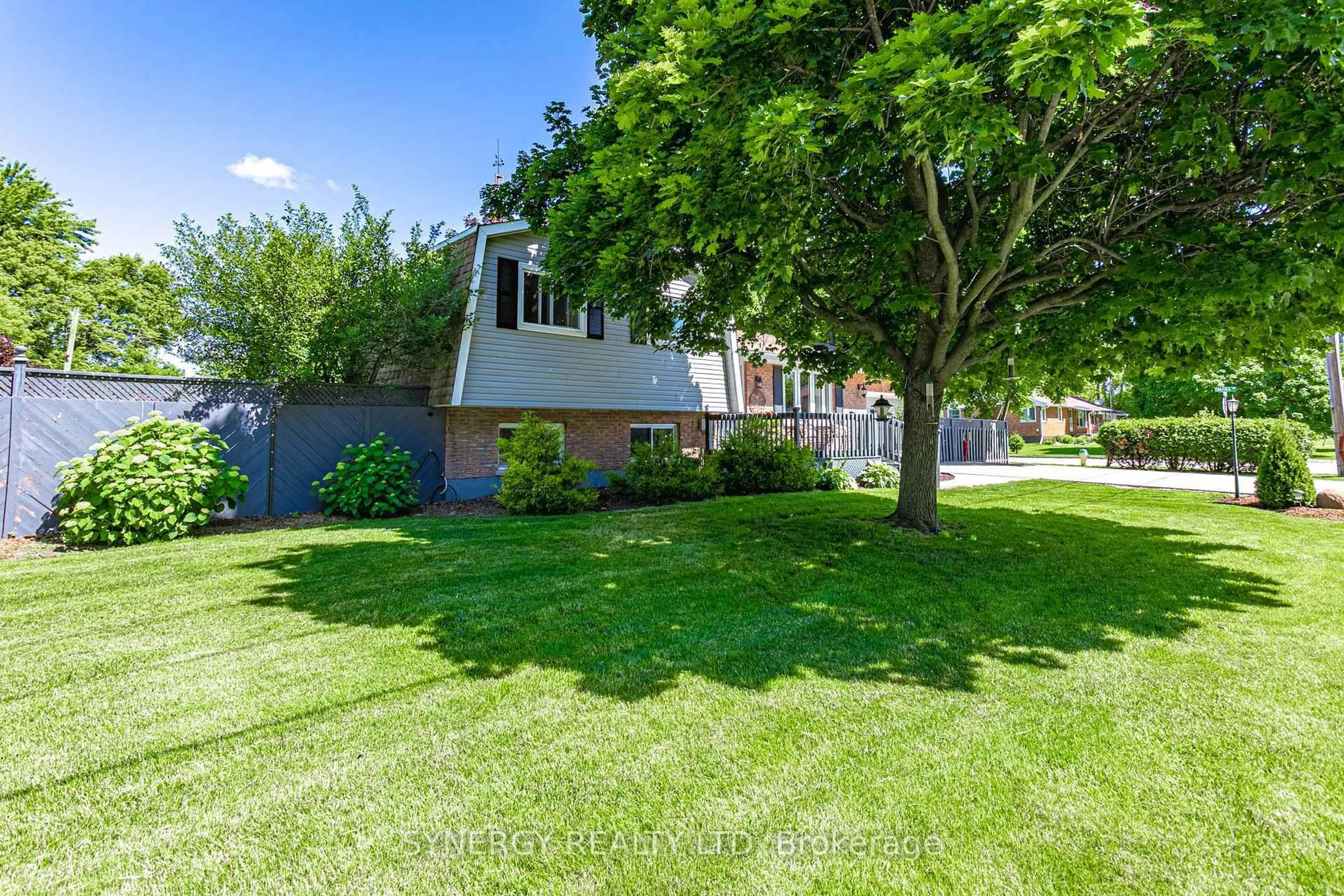 A pic from outside/outdoor area/front of a property/back of a property/a pic from drone, street for 154 Water St, Southwest Middlesex Ontario N0L 1M0