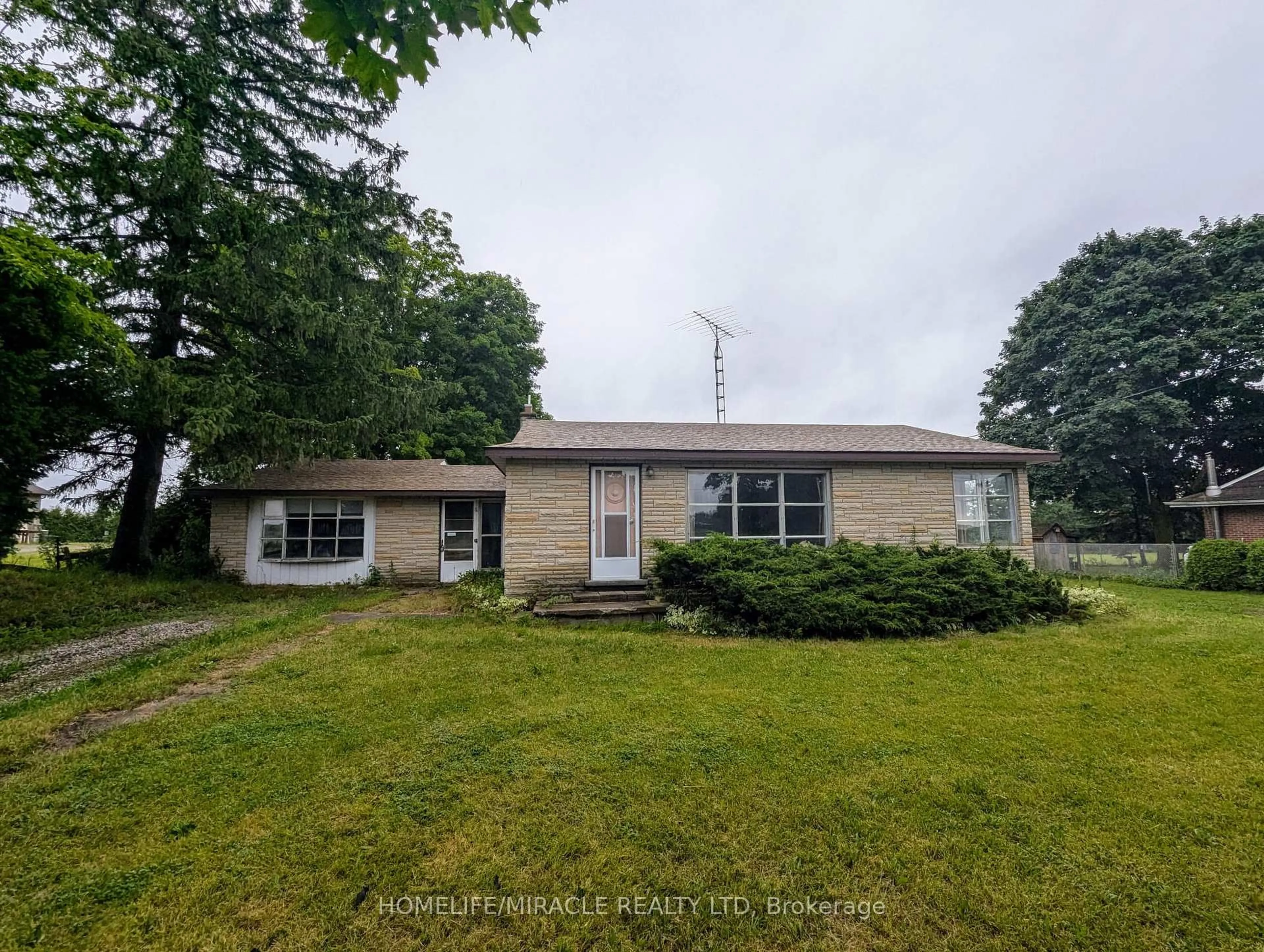 A pic from outside/outdoor area/front of a property/back of a property/a pic from drone, unknown for 4515 Wellington Rd #32, Puslinch Ontario N3C 2V4