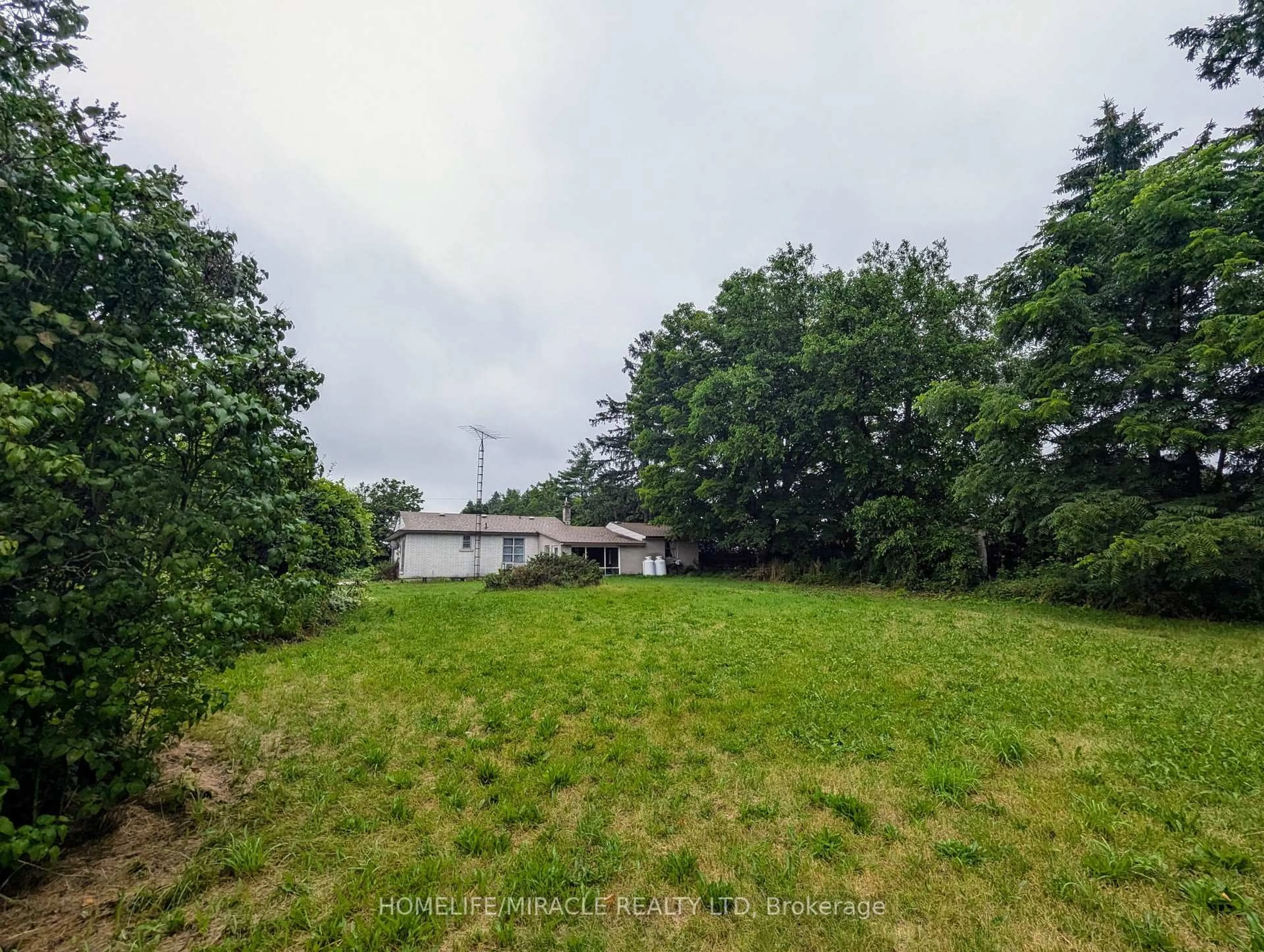 A pic from outside/outdoor area/front of a property/back of a property/a pic from drone, unknown for 4515 Wellington Rd #32, Puslinch Ontario N3C 2V4
